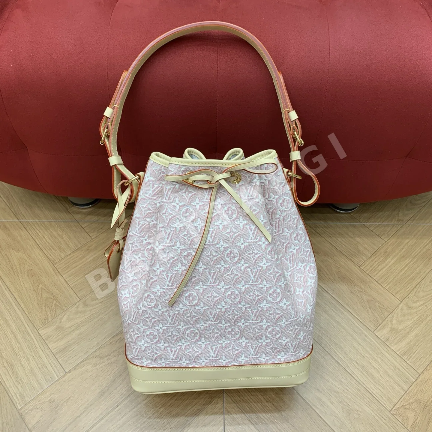루이비통 노에 모노그램 엠블럼 로즈 뤼방 가방 M28714