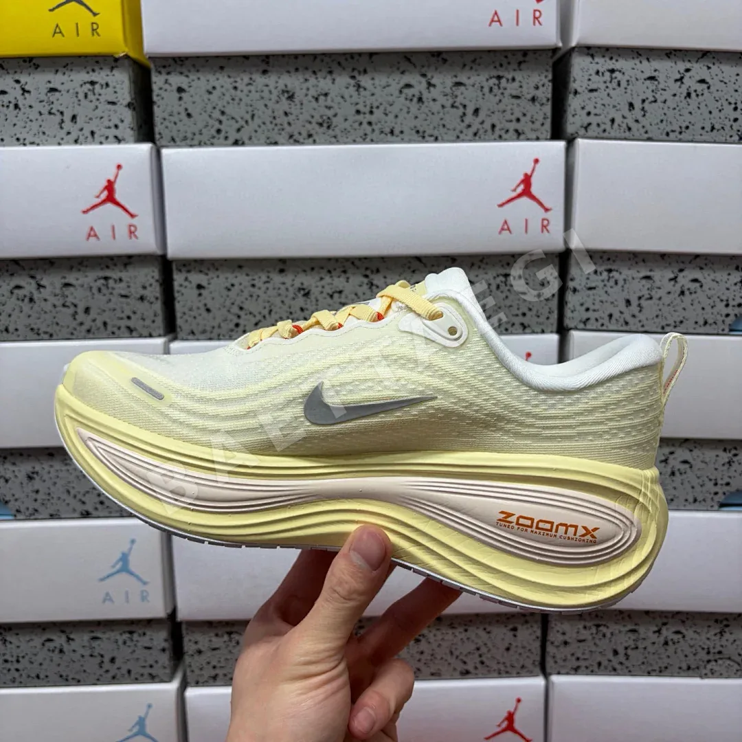 나이키 [GT] 보메로 플러스 IM5020-100 201146 Nike Vomero Plus Football Grey Ashen Slate 상세 이미지 3