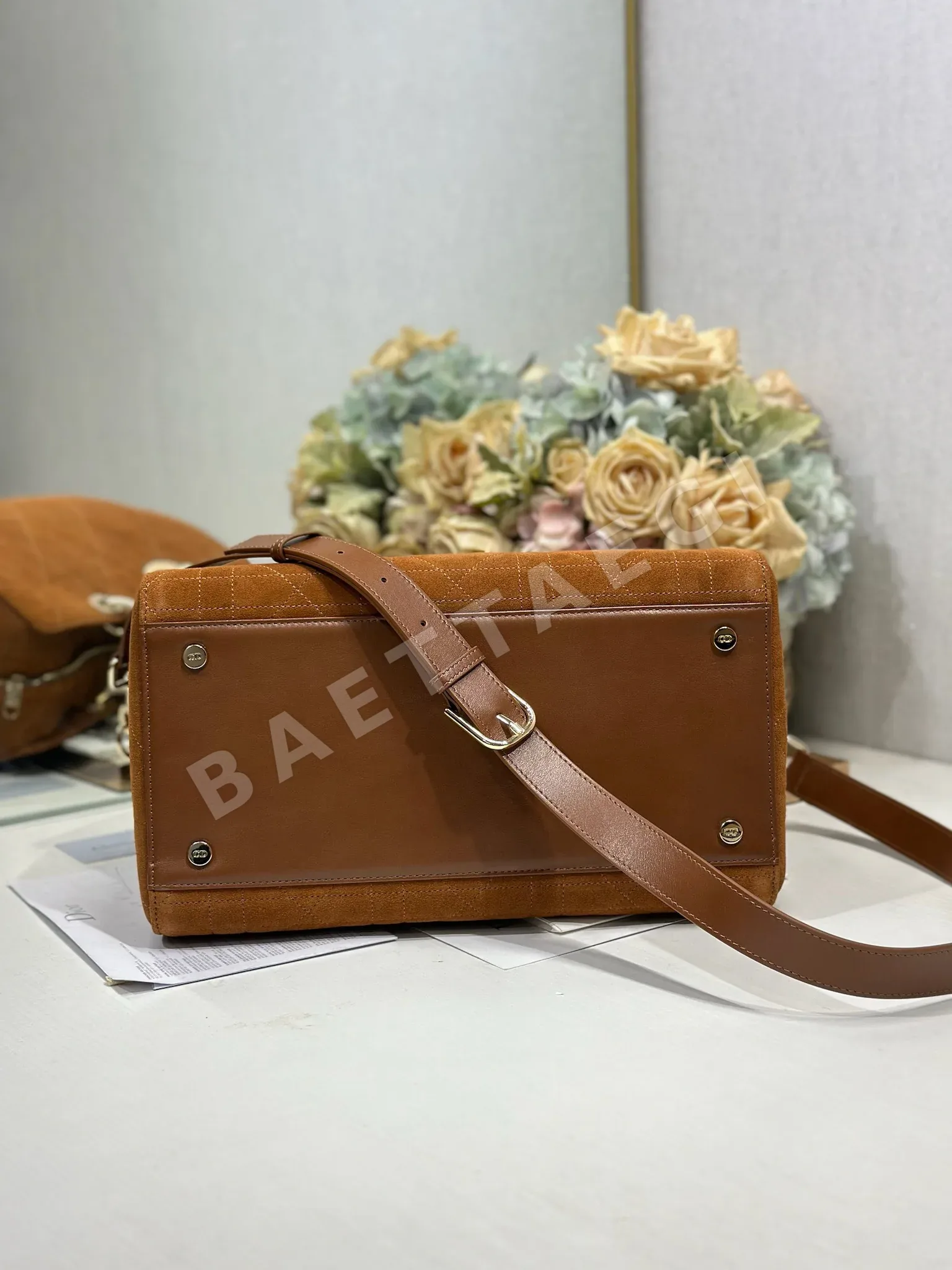 디올 레이디 라지 브라운 가죽 가방 상세 이미지 4