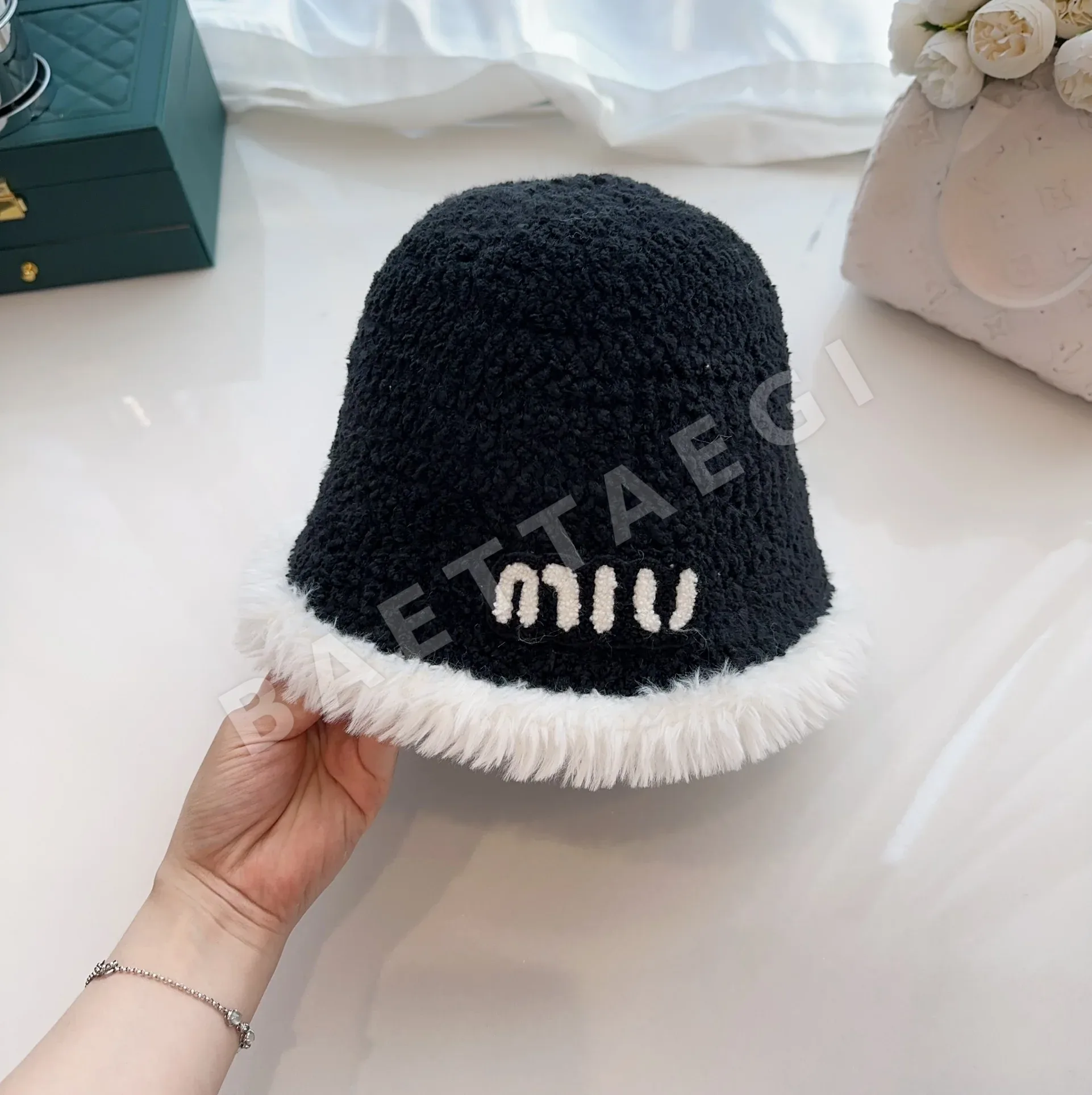 미우미우 모자 81140 Miu Miu Cap 상세 이미지 6