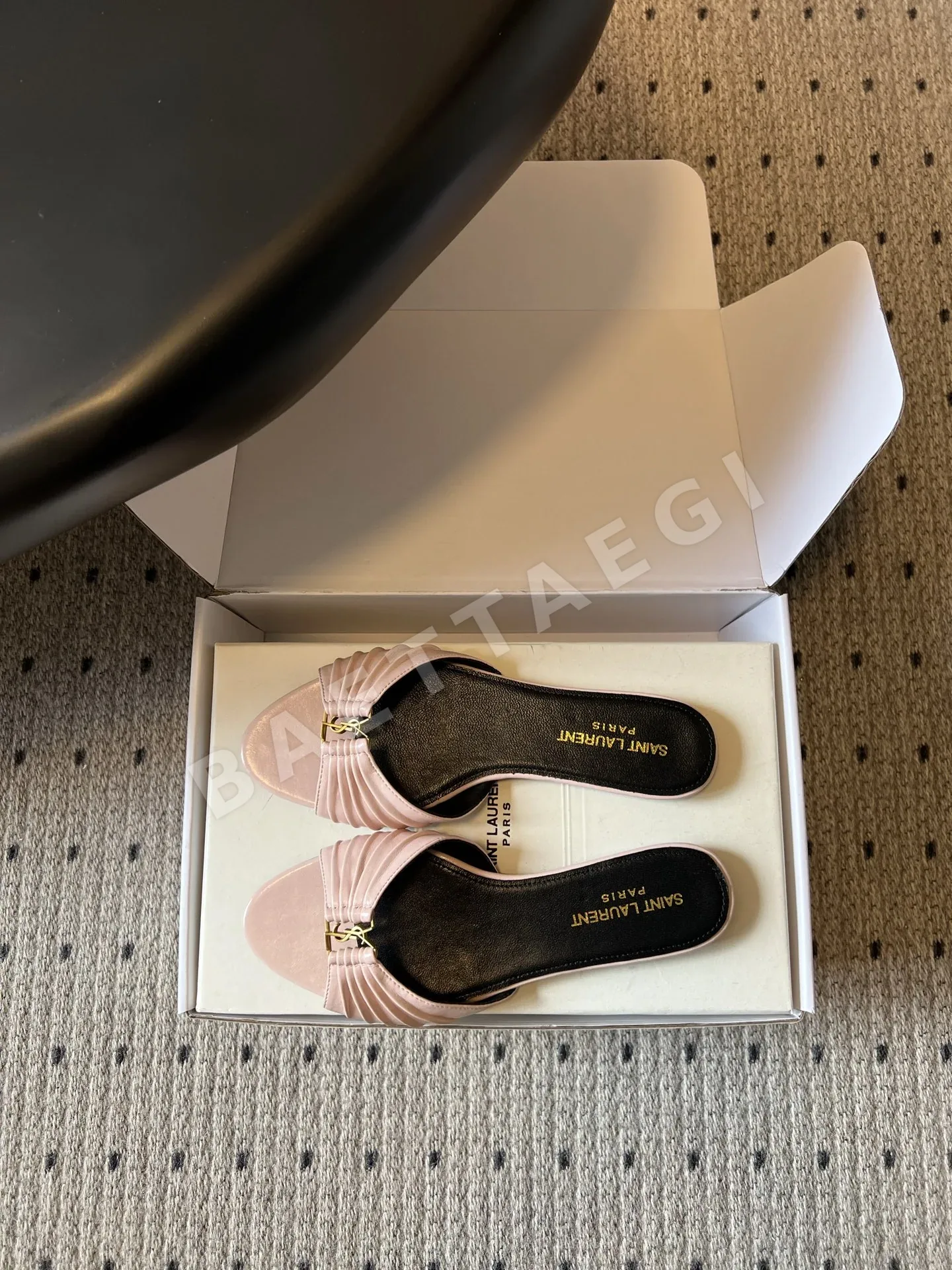 생로랑 플리츠 YSL 버클 플랫 샌들 상세 이미지 6