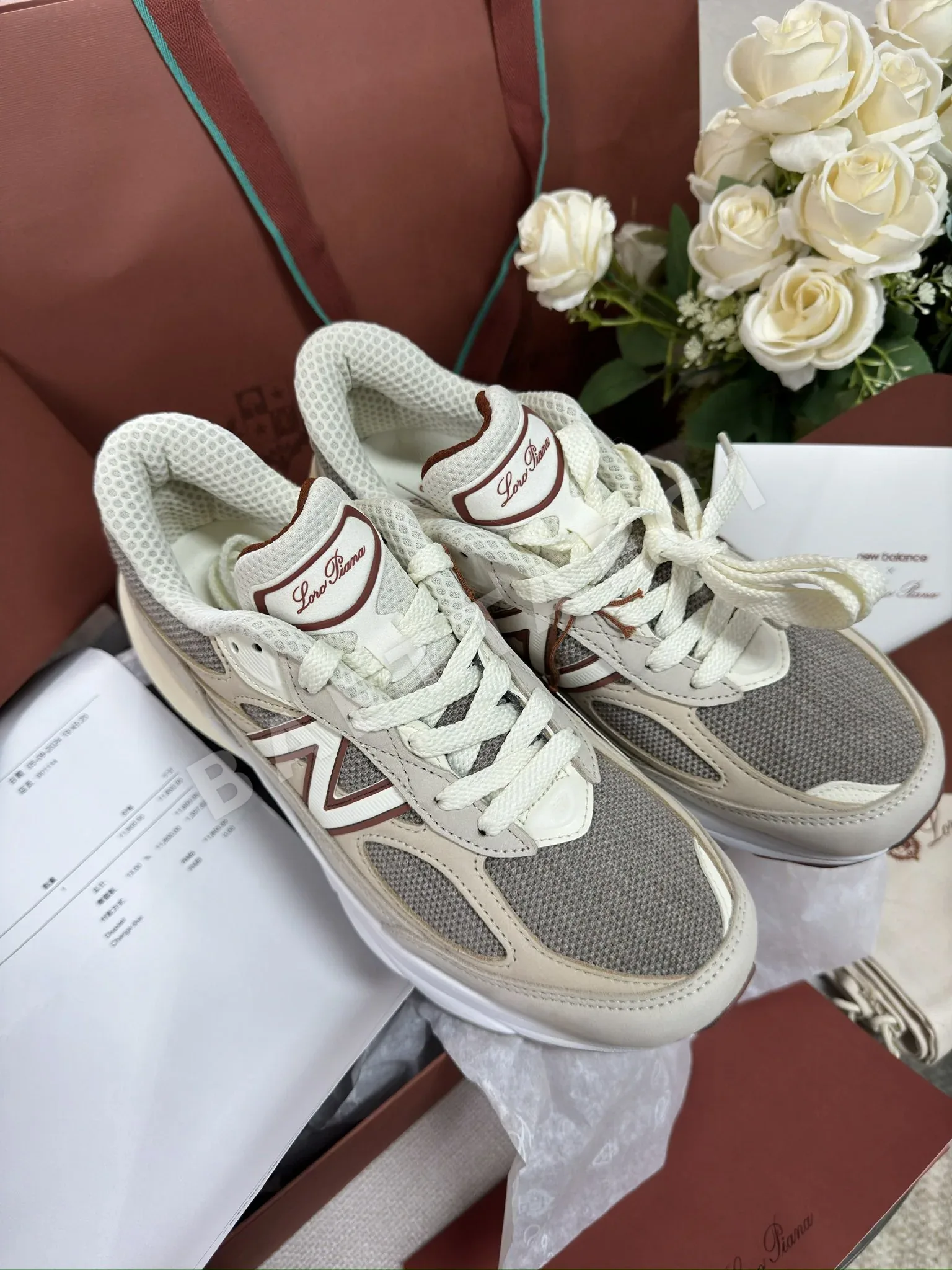 로로피아나 한정 콜라보레이션 스니커즈 93737