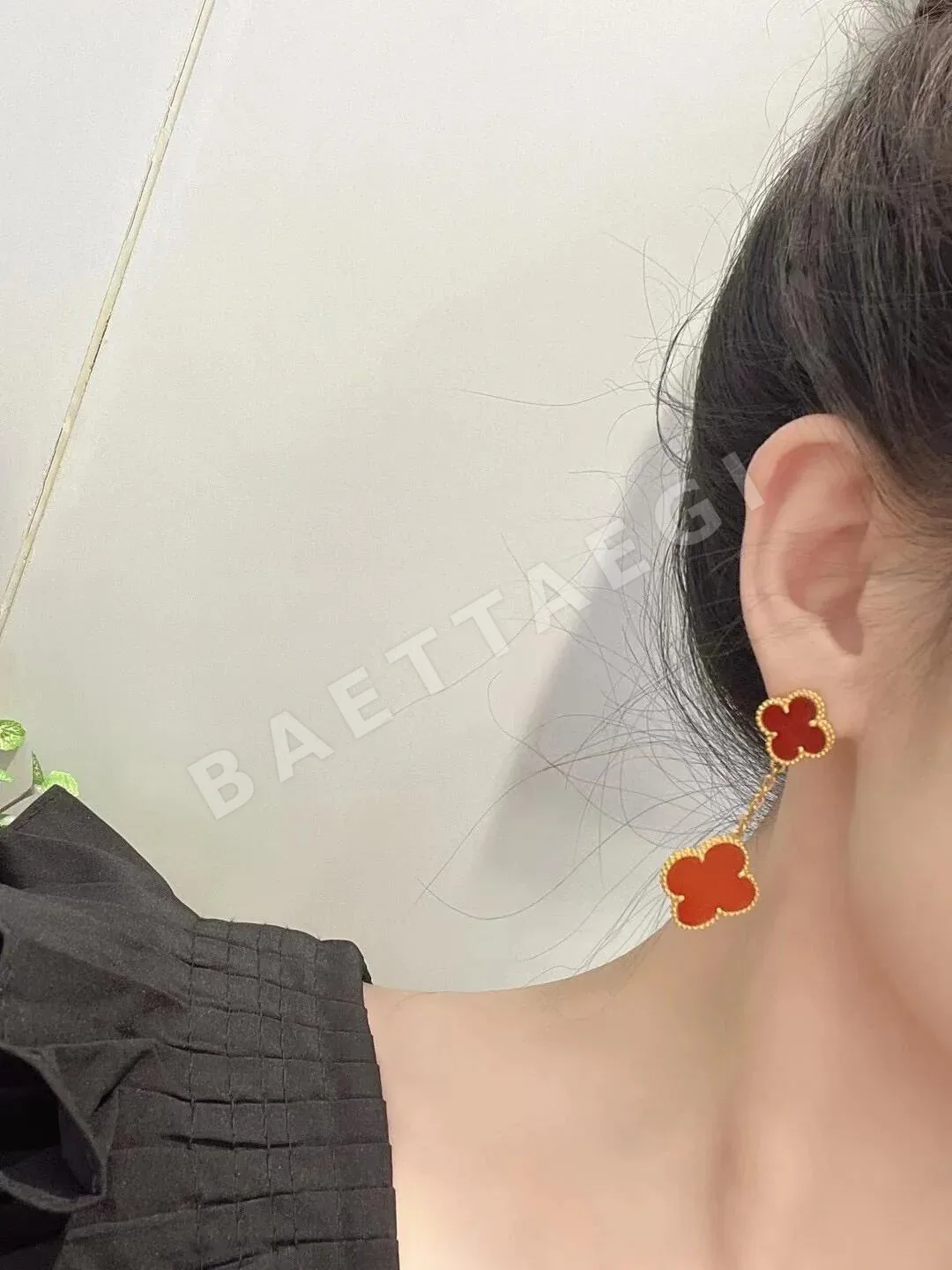반클리프앤아펠 클로버 더블 플라워 레드 아게이트 귀걸이 63780