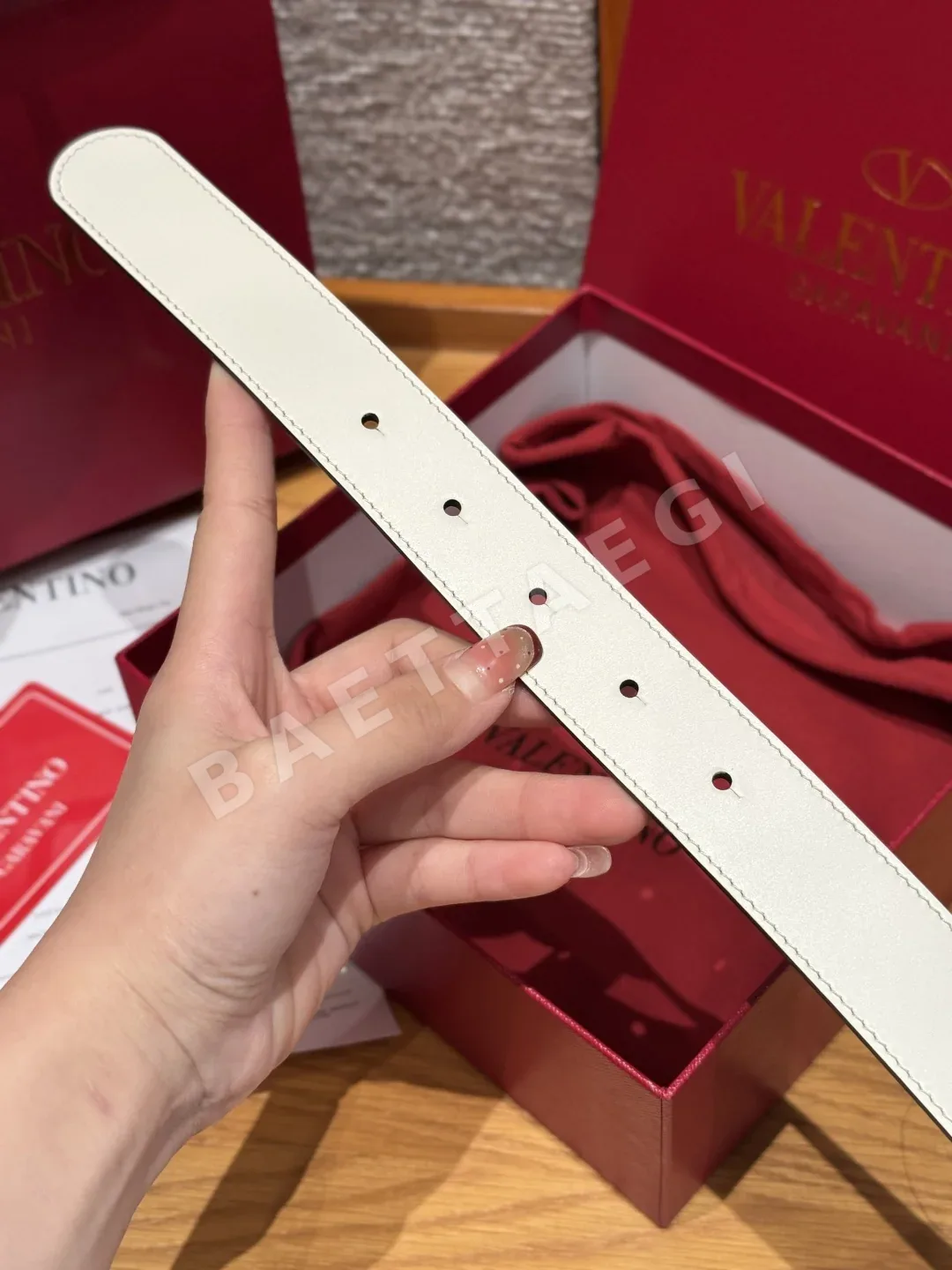 발렌티노 VLOGO 송아지가죽 벨트 상세 이미지 8