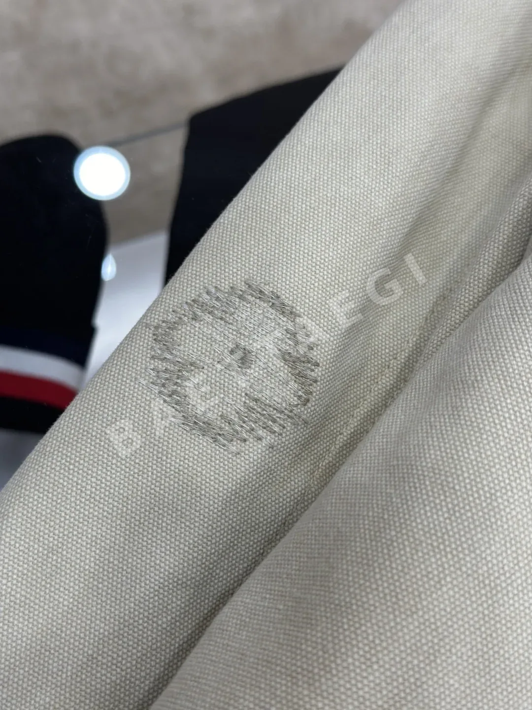 루이비통 모노그램 자수 후드 짚업 자켓 상세 이미지 7