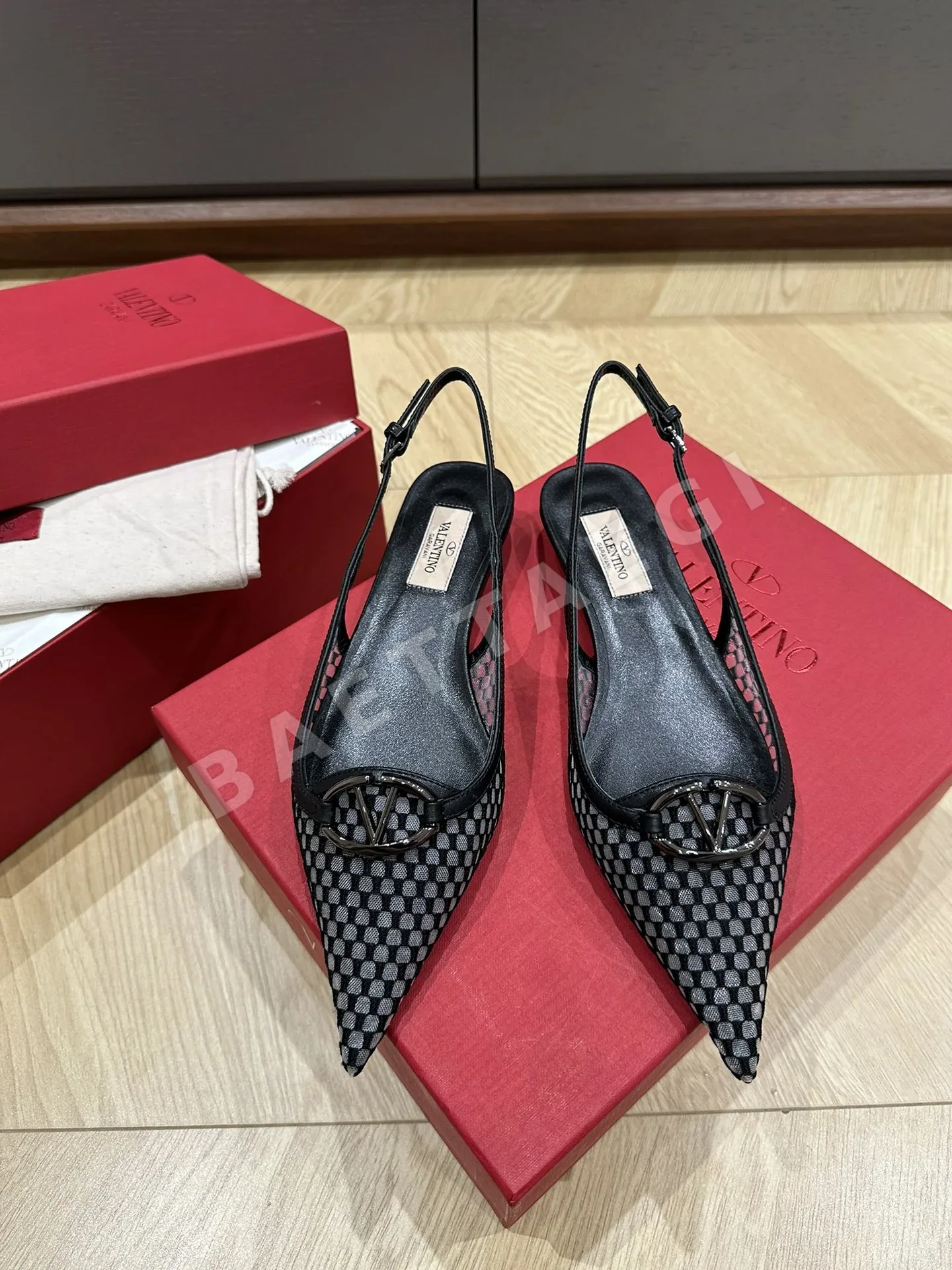 발렌티노 키튼 힐 오픈 백 샌들 24618