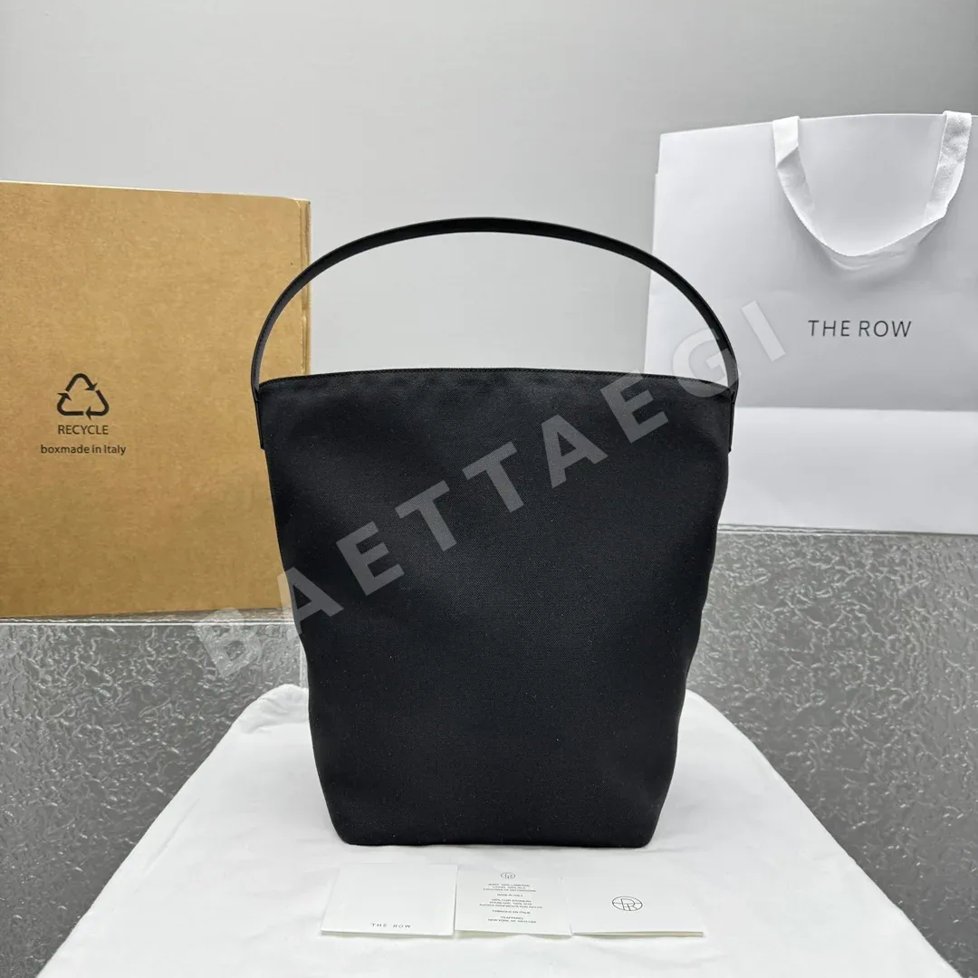 더로우 블랙 캔버스 버킷백 128691