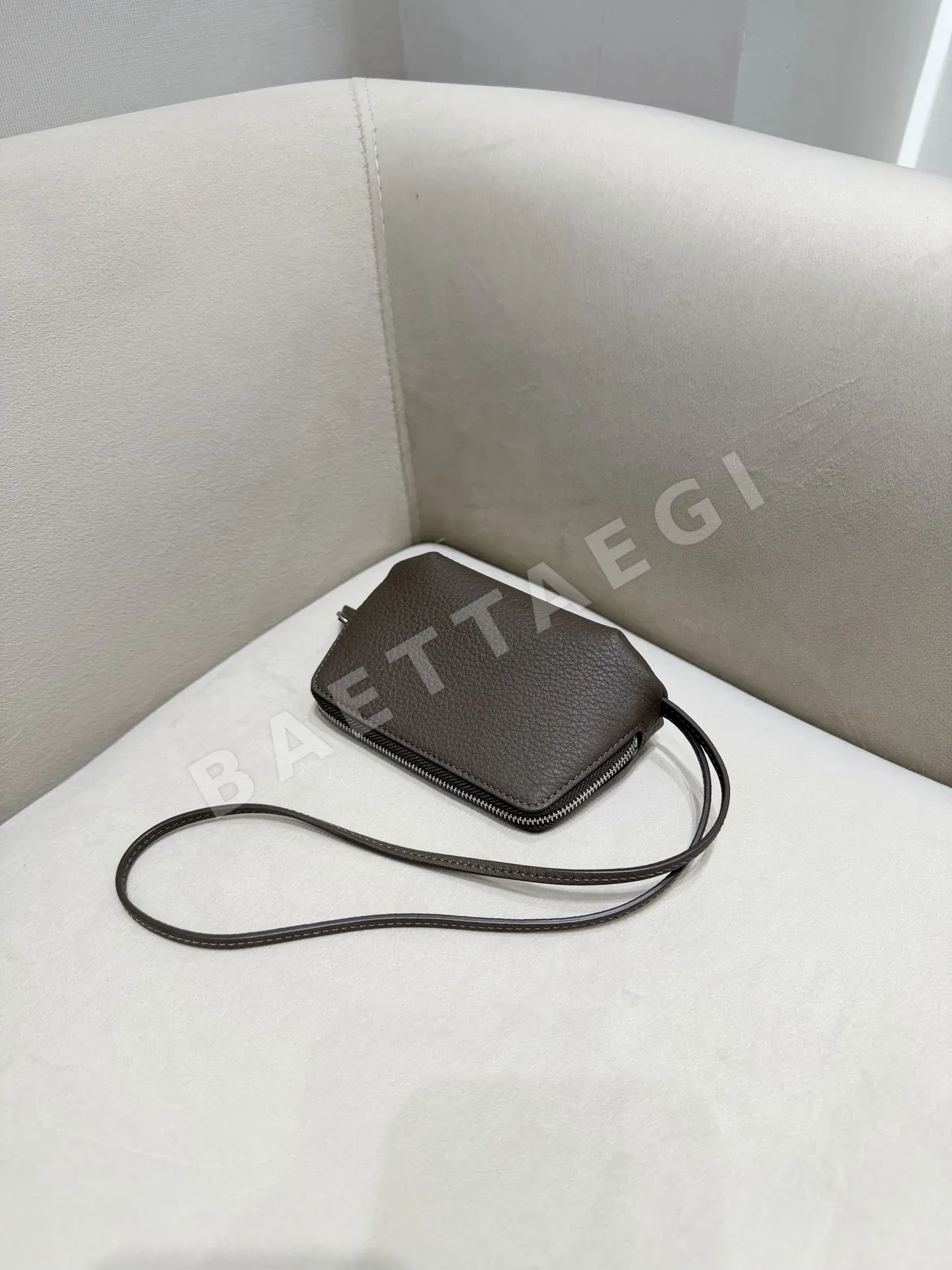 더로우 오웬 파우치 코인 퍼스 가방 상세 이미지 3