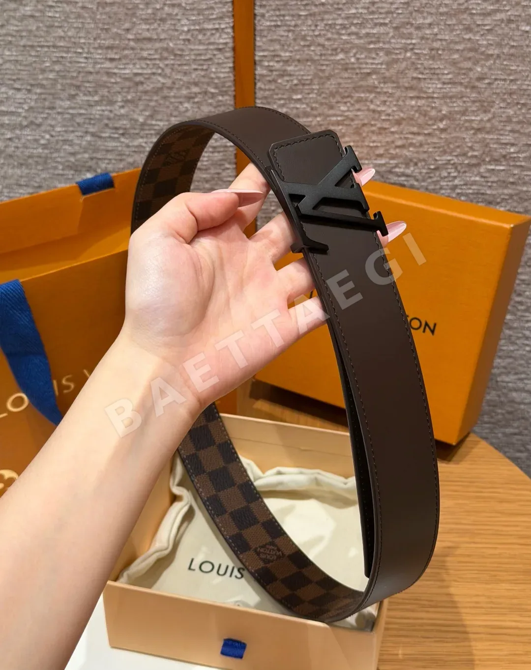 루이비통 이니셜 모노그램 리버시블 벨트 상세 이미지 4