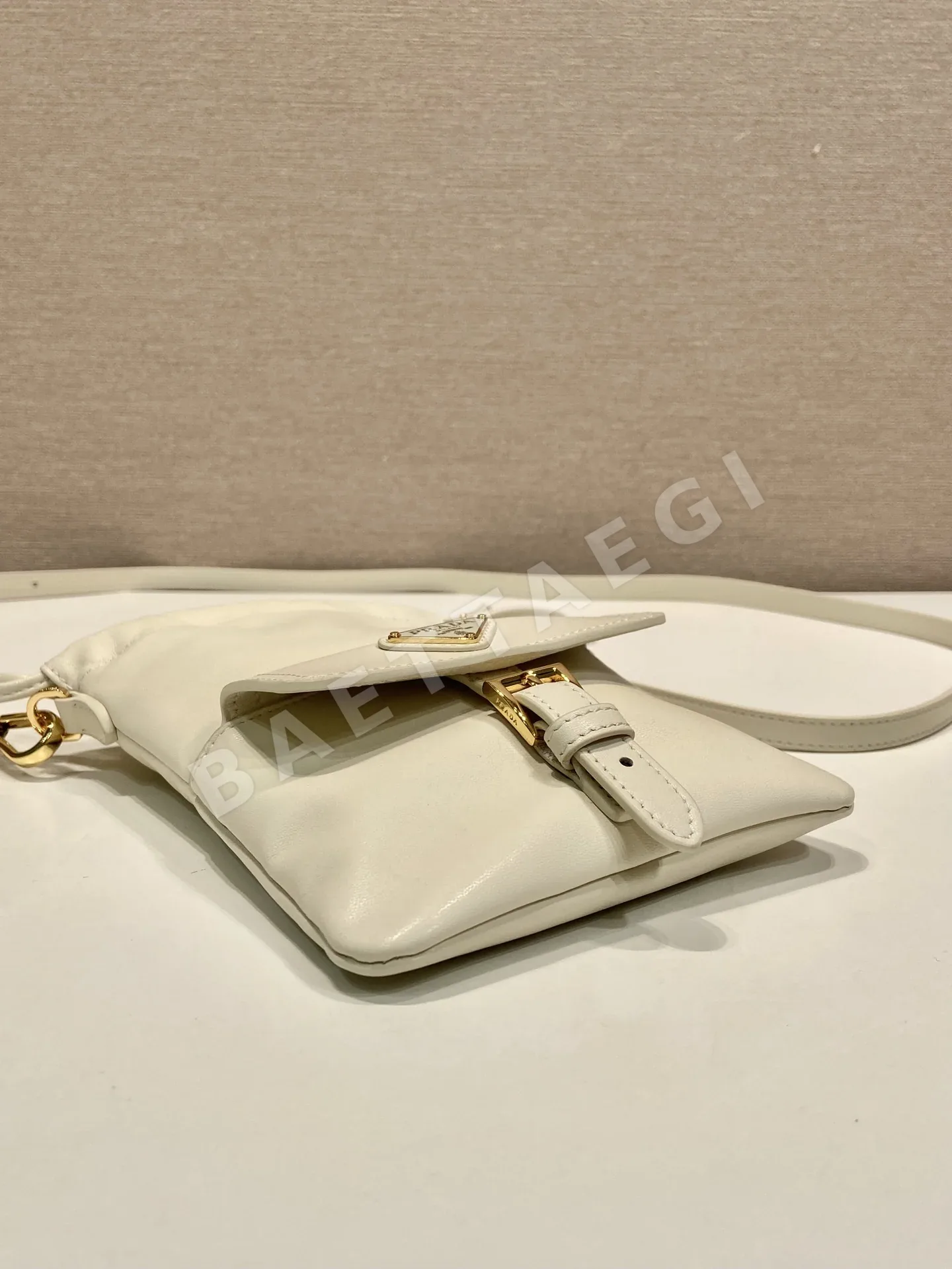 프라다 복주머니형 스마트폰 숄더백 1MS017 상세 이미지 7