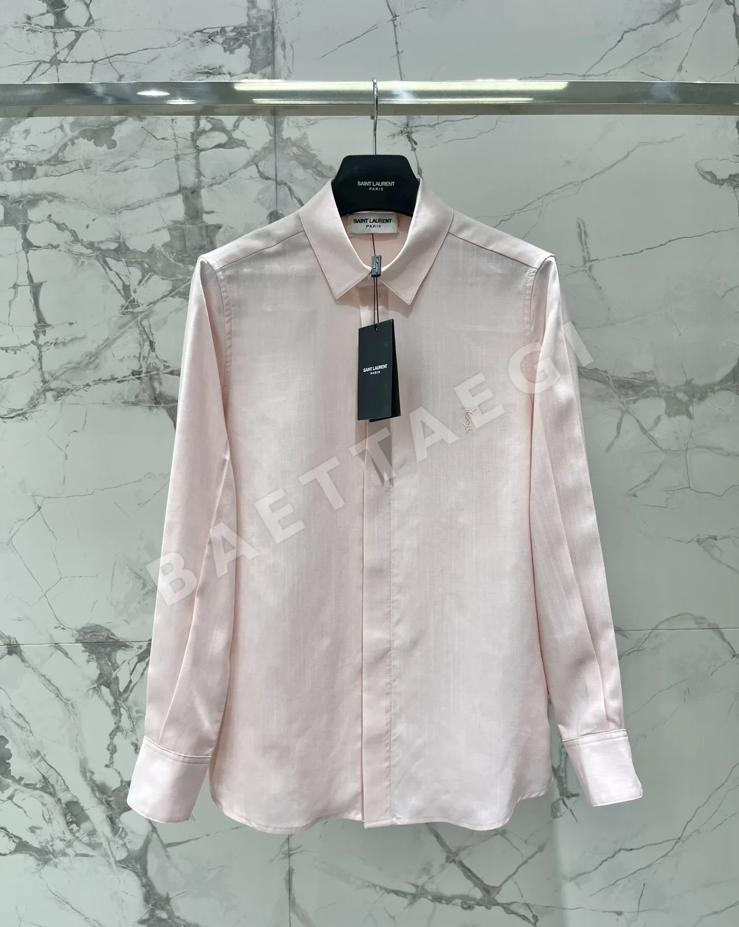 생로랑 YSL 로고 자수 실크 여성 셔츠 103339