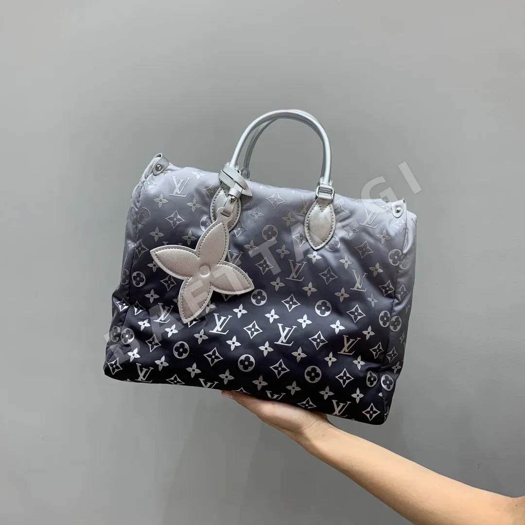 루이비통 로메가 미디엄 토트백 M11847