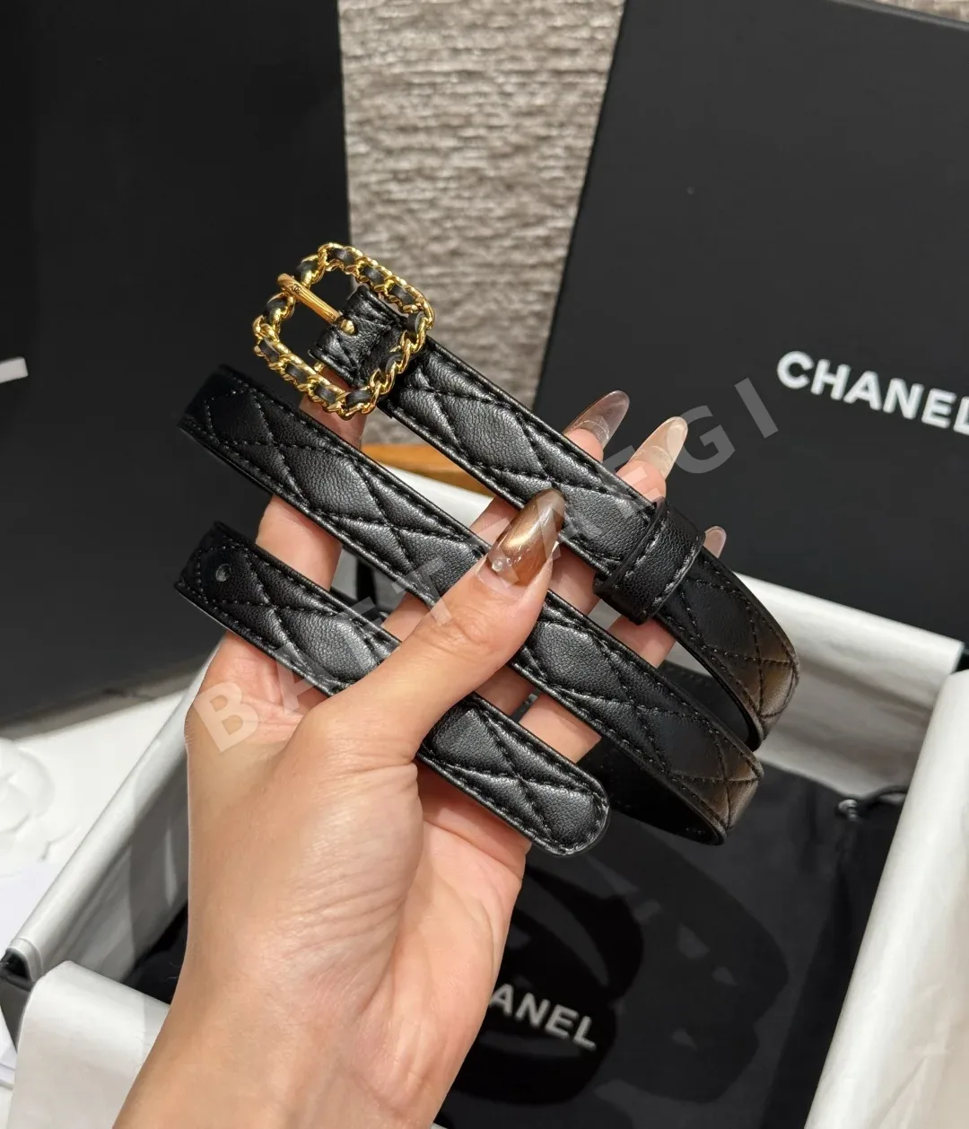 샤넬 클래식 블랙 카프스킨 체인 로고 벨트 상세 이미지 2