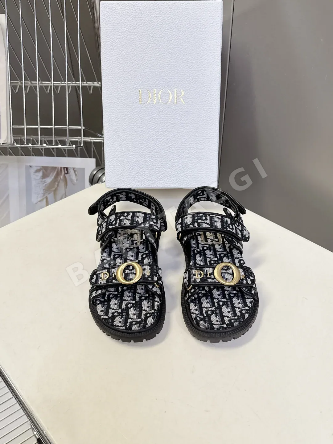 디올 벨크로 슬리폰 샌들 98377