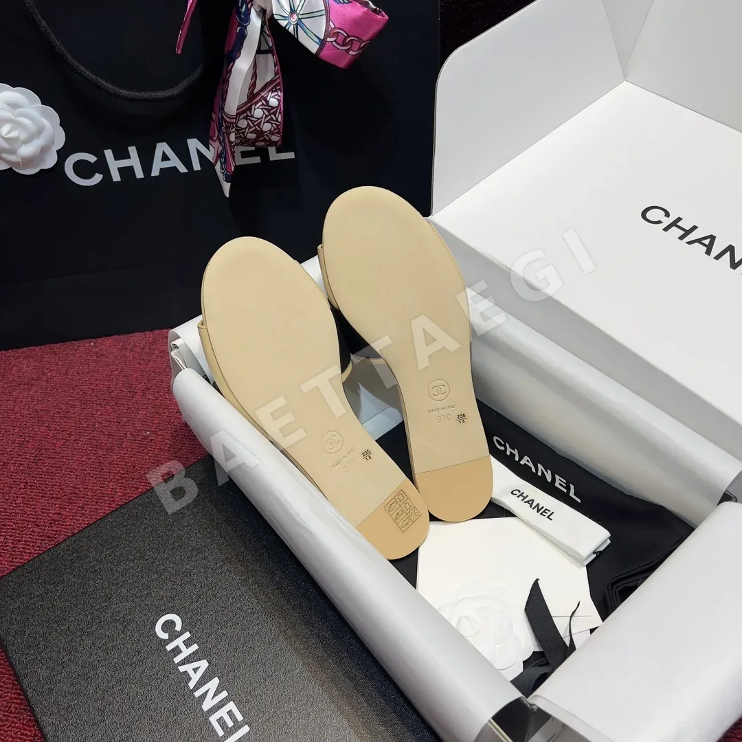 샤넬 더블 C 진주 라인스톤 버클 램스킨 슬리퍼 상세 이미지 8