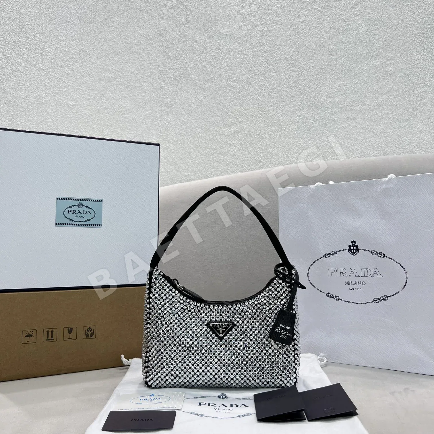 프라다 라인스톤 장식 호보백 136575
