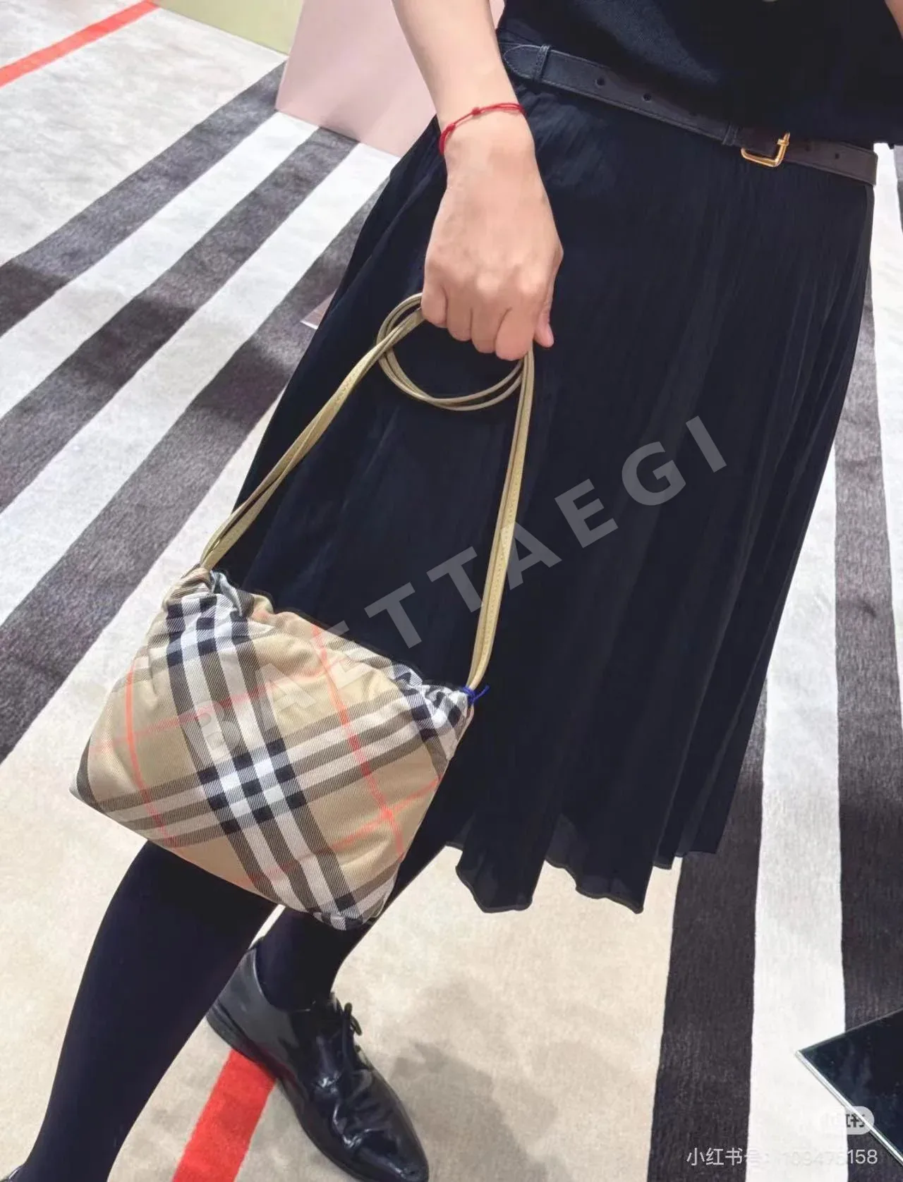 버버리 조임식 행운 주머니 가방 39889