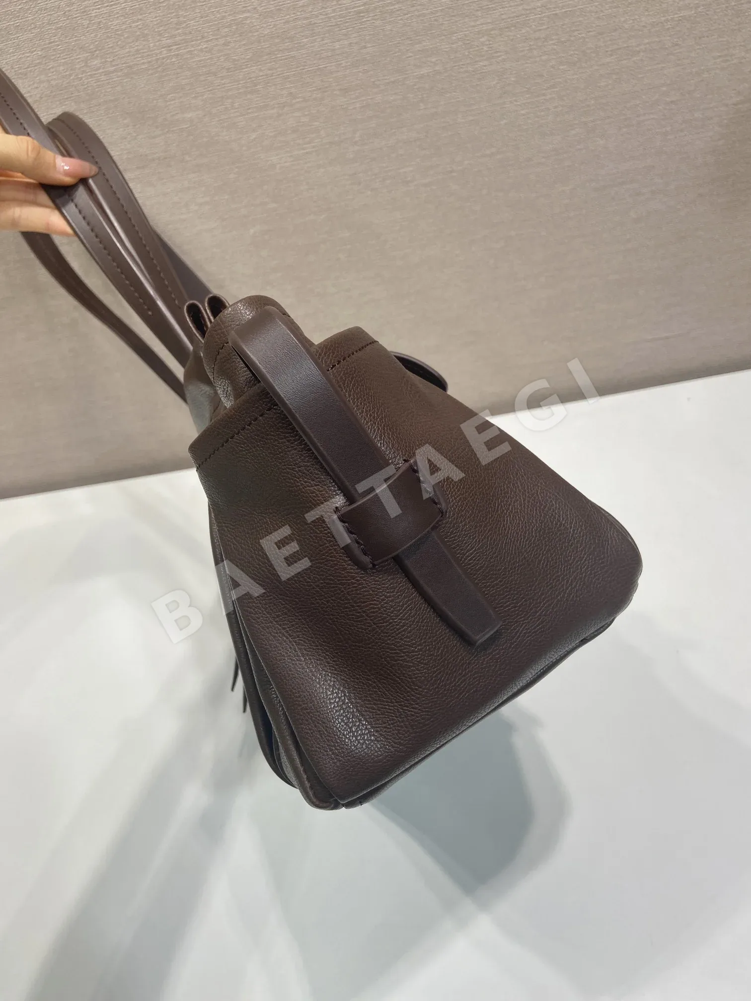 프라다 카프스킨 토트백 1BG645 상세 이미지 5