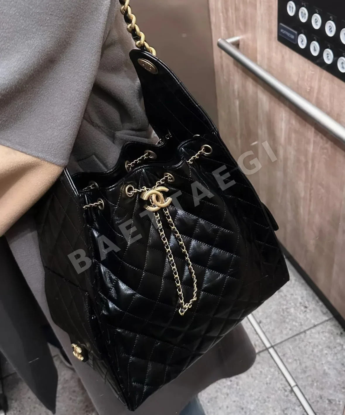 샤넬 25C 블랙 골드 호보 25백 가방 상세 이미지 9