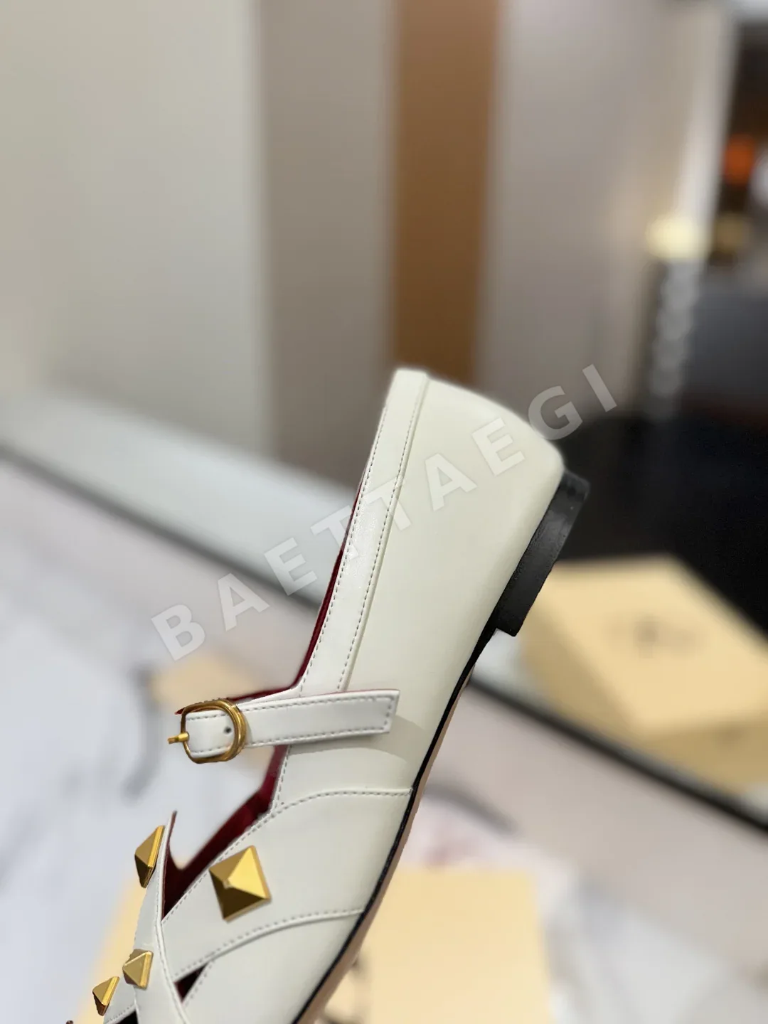 발렌티노 스터드 장식 발레 슈즈 상세 이미지 9