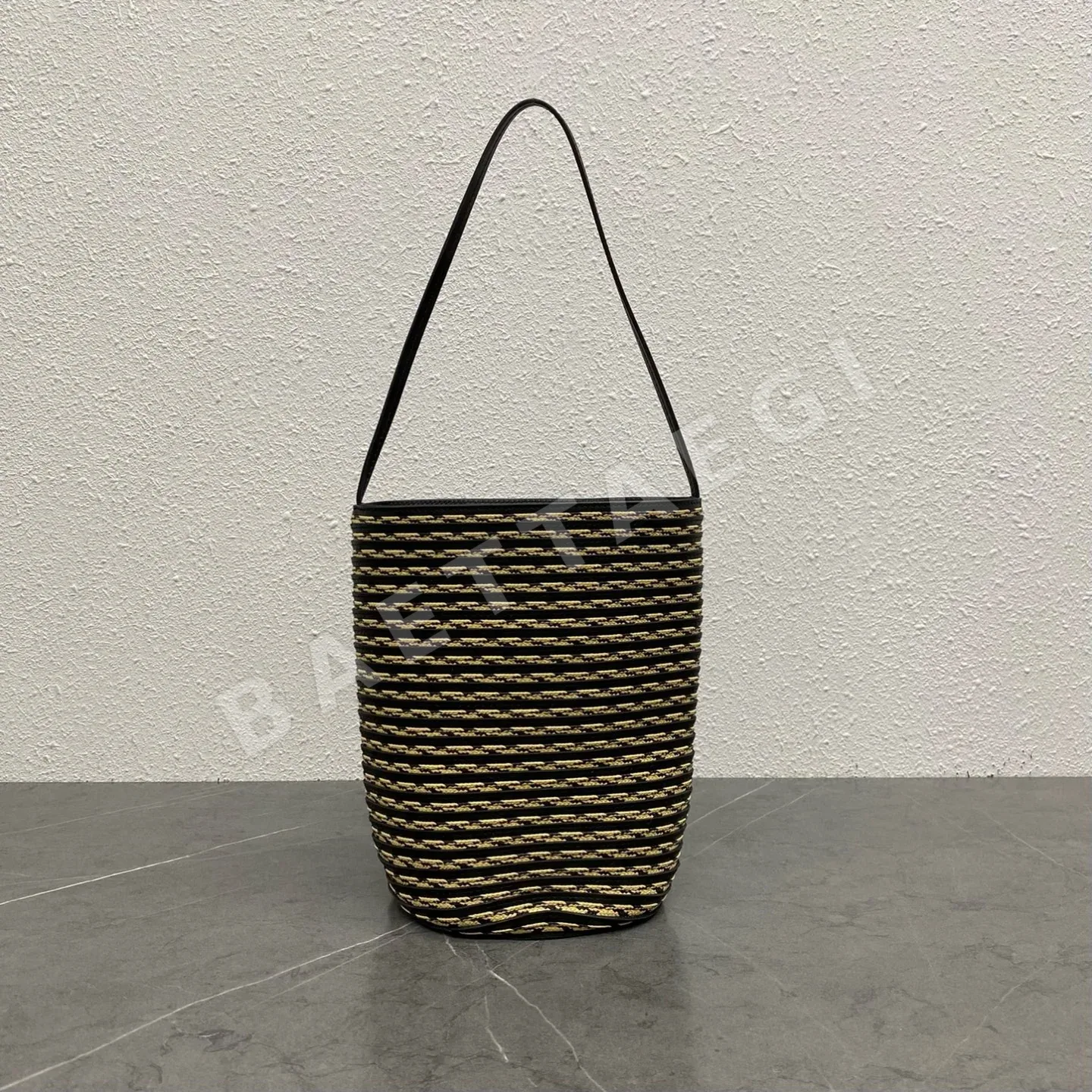더로우 보 스몰 라피아 토트백 상세 이미지 3
