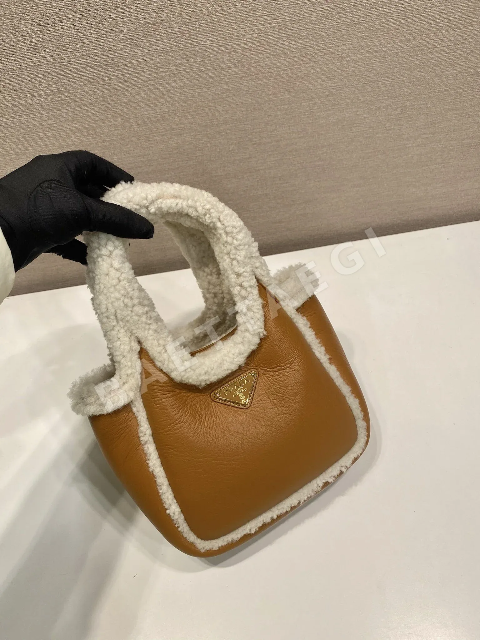 프라다 램스킨 버킷백 1BA349 상세 이미지 3