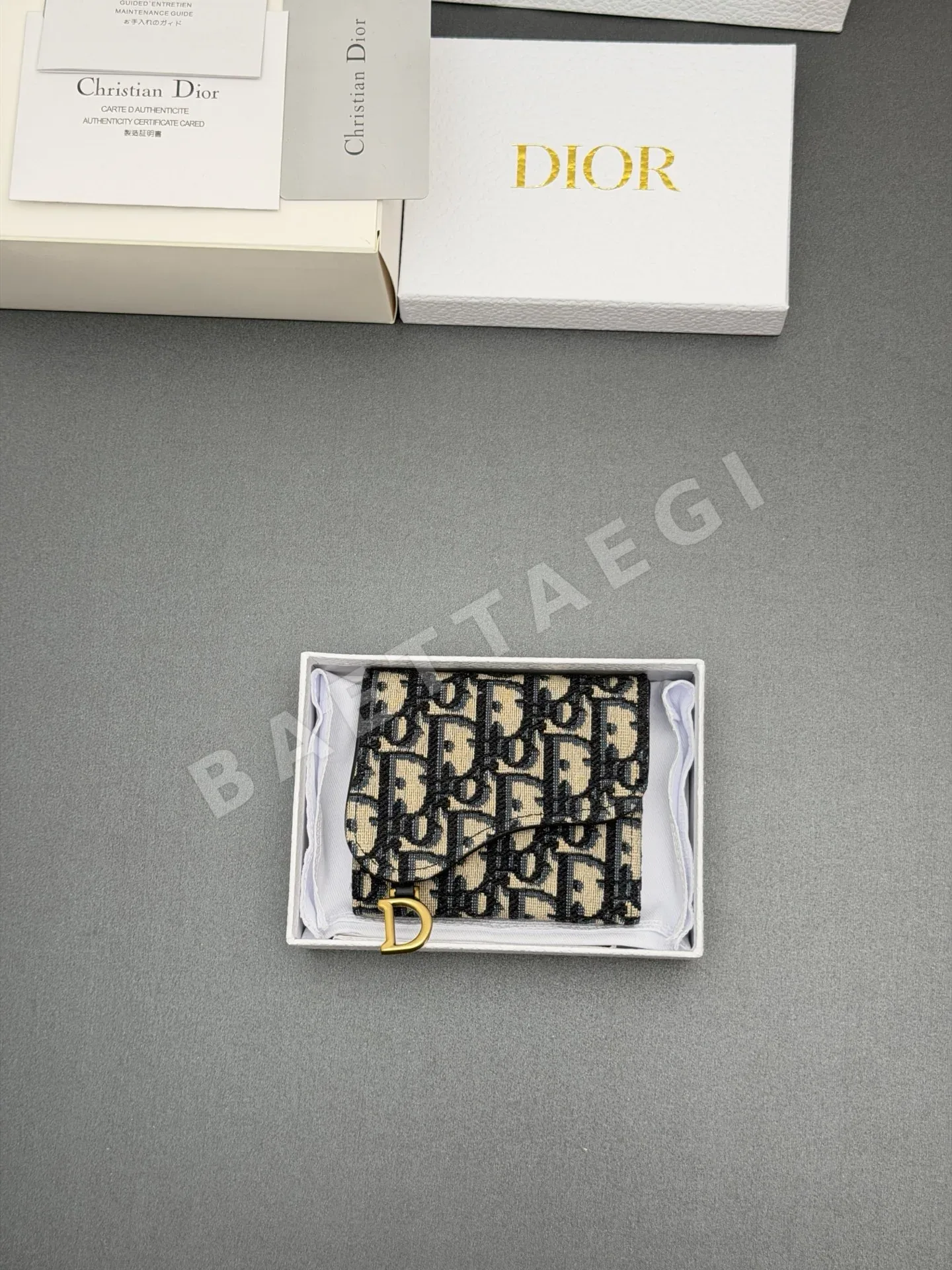 디올 새들형 로터스 블루 오블리크 지갑 상세 이미지 9