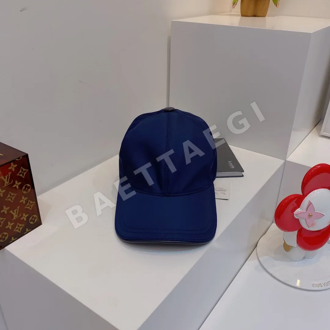 프라다 역삼각형 메탈 로고 야구모자 상세 이미지 8