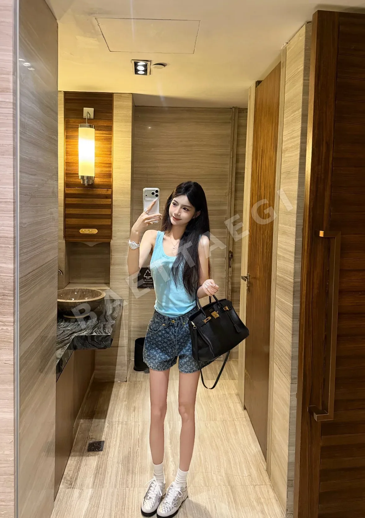 루이비통 모노그램 패턴 하이웨스트 여성 데님 반바지 상세 이미지 6