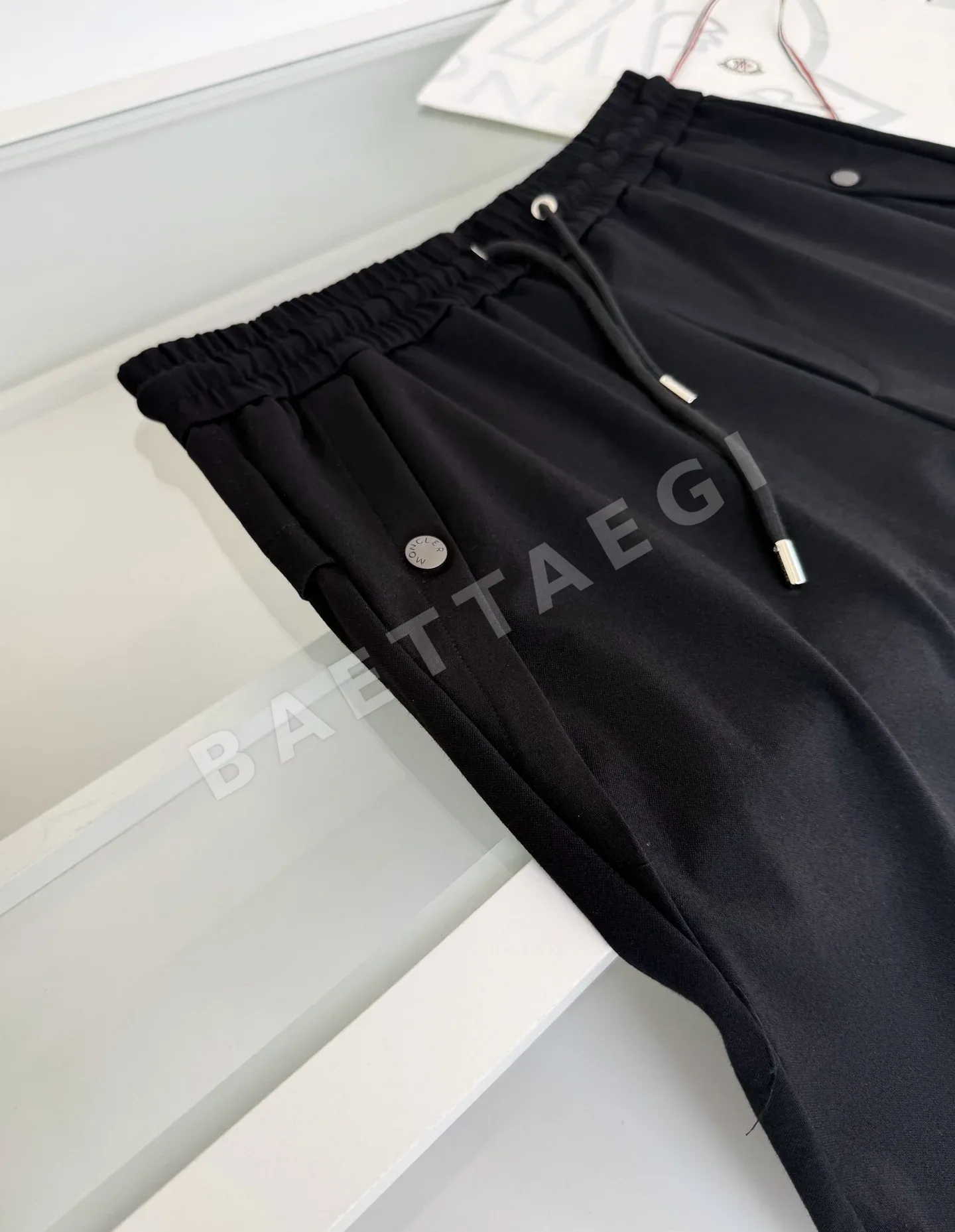 몽클레르 남성 블랙 코튼 반바지 상세 이미지 4