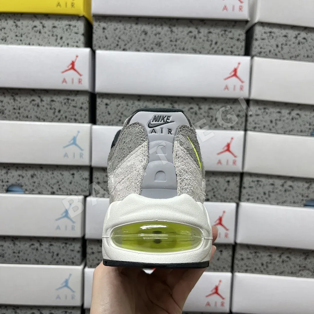 나이키 [GX] 에어 맥스 95 OG 블랙 그레이 HM4738-001 201221 Nike Air Max 95 OG Reverse 상세 이미지 4