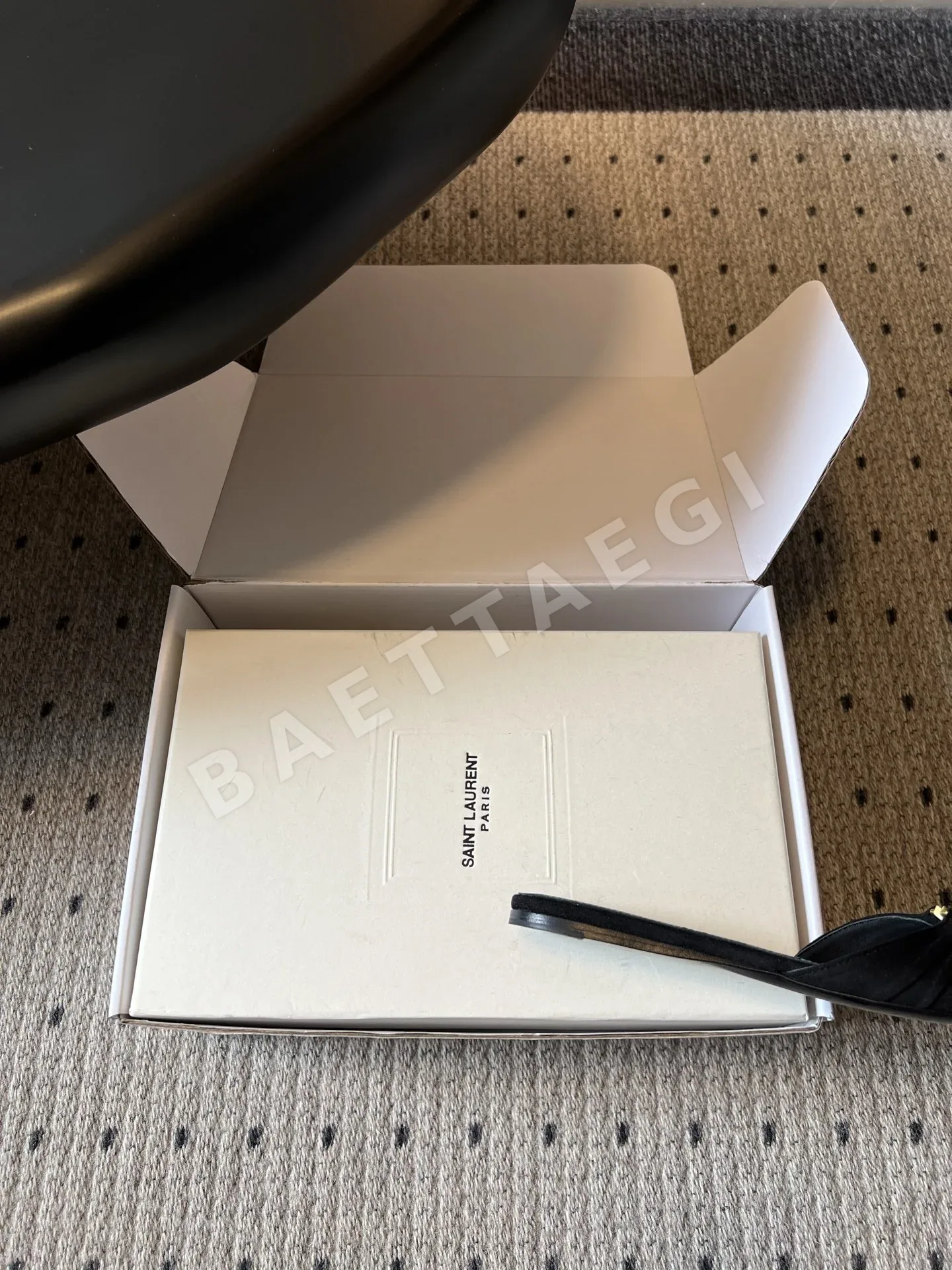 생로랑 플리츠 YSL 버클 플랫 샌들 상세 이미지 9