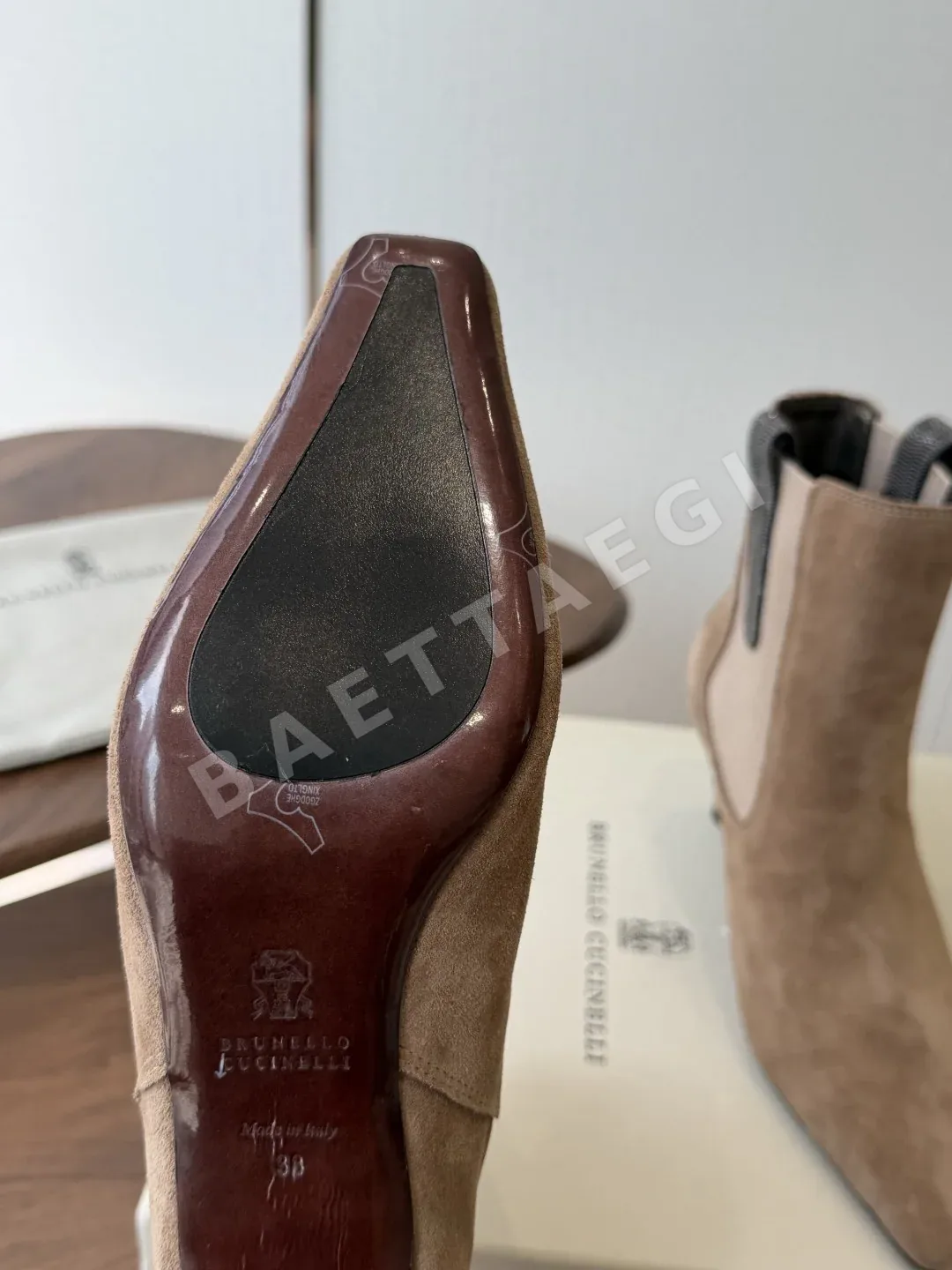 브루넬로쿠치넬리 스틸레토힐 미드카프 부츠 상세 이미지 9