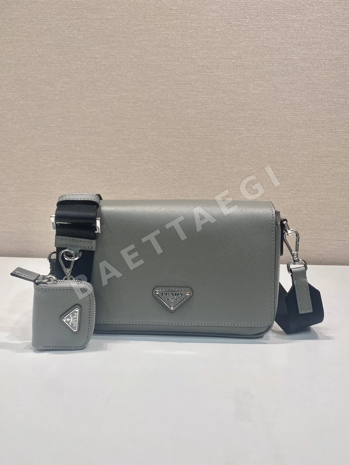 프라다 사피아노 가죽 숄더백 2VD059 67325