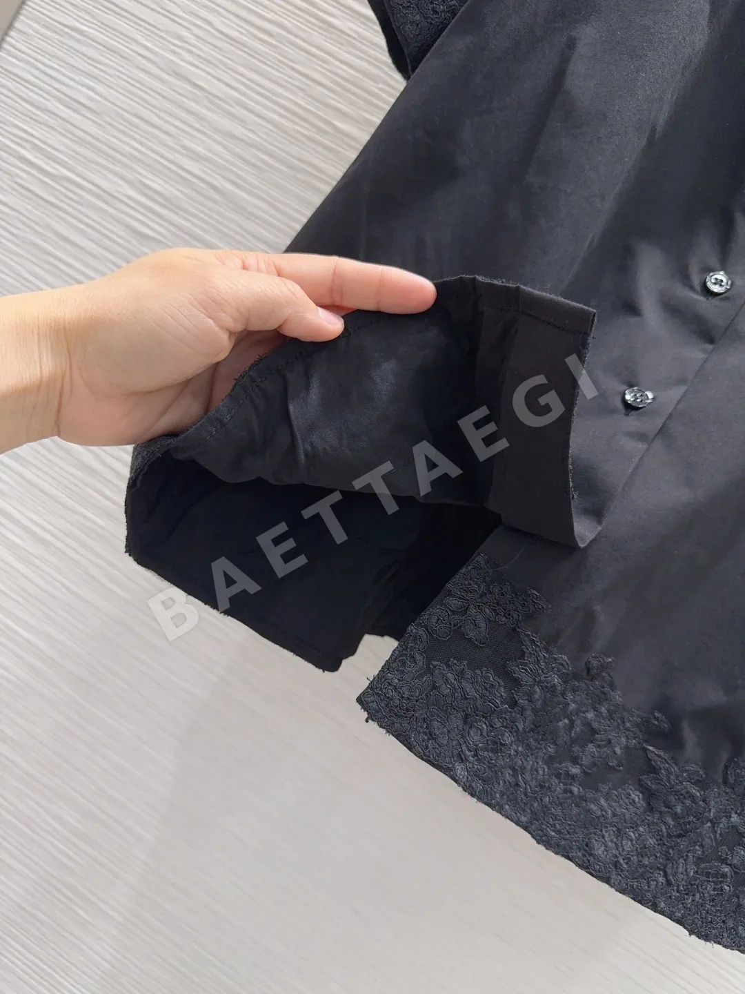 미우미우 절제된 디자인 여성 반팔 티셔츠 상세 이미지 6