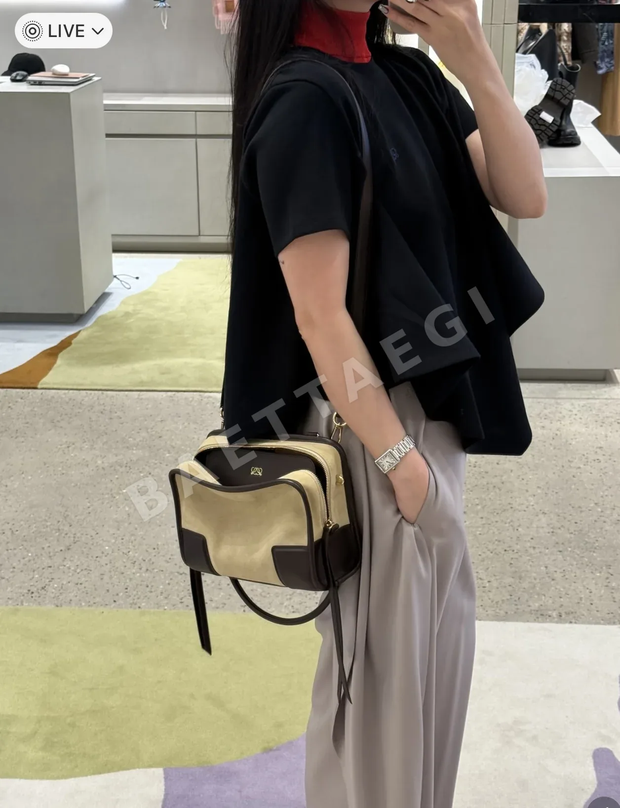 로에베 여성 반팔 상세 이미지 4