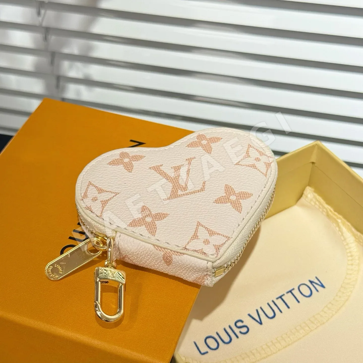 루이비통 LV 루이베어 하트 키링 상세 이미지 3