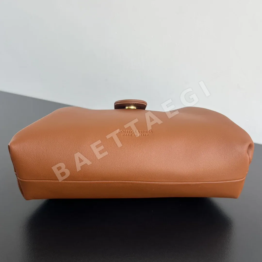 보테가베네타 로렌 클러치 가방 상세 이미지 3