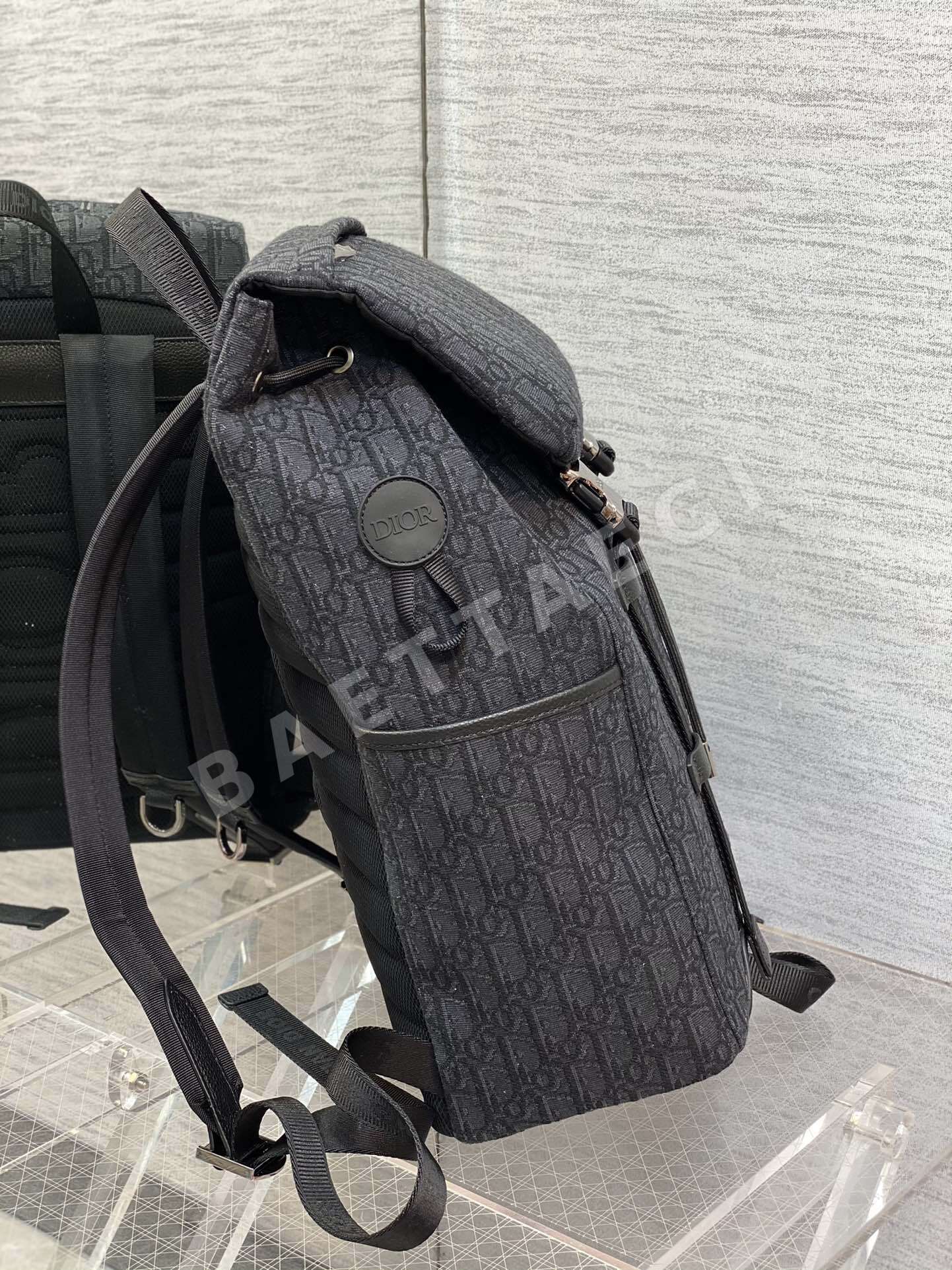 디올 히트 더 로드 백팩 플랩 디올 오블리크 자카드 앤 그레인드 카프스킨 블랙 상세 이미지 4