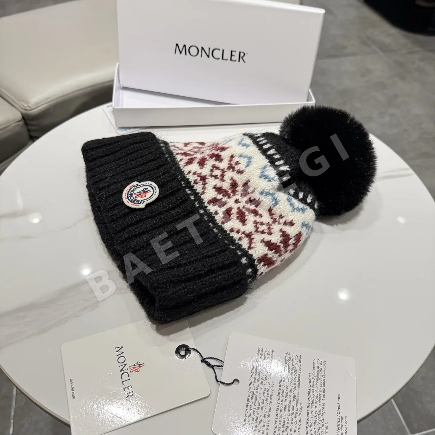 몽클레르 울 플리스 안감 여성용 니트 모자 상세 이미지 3
