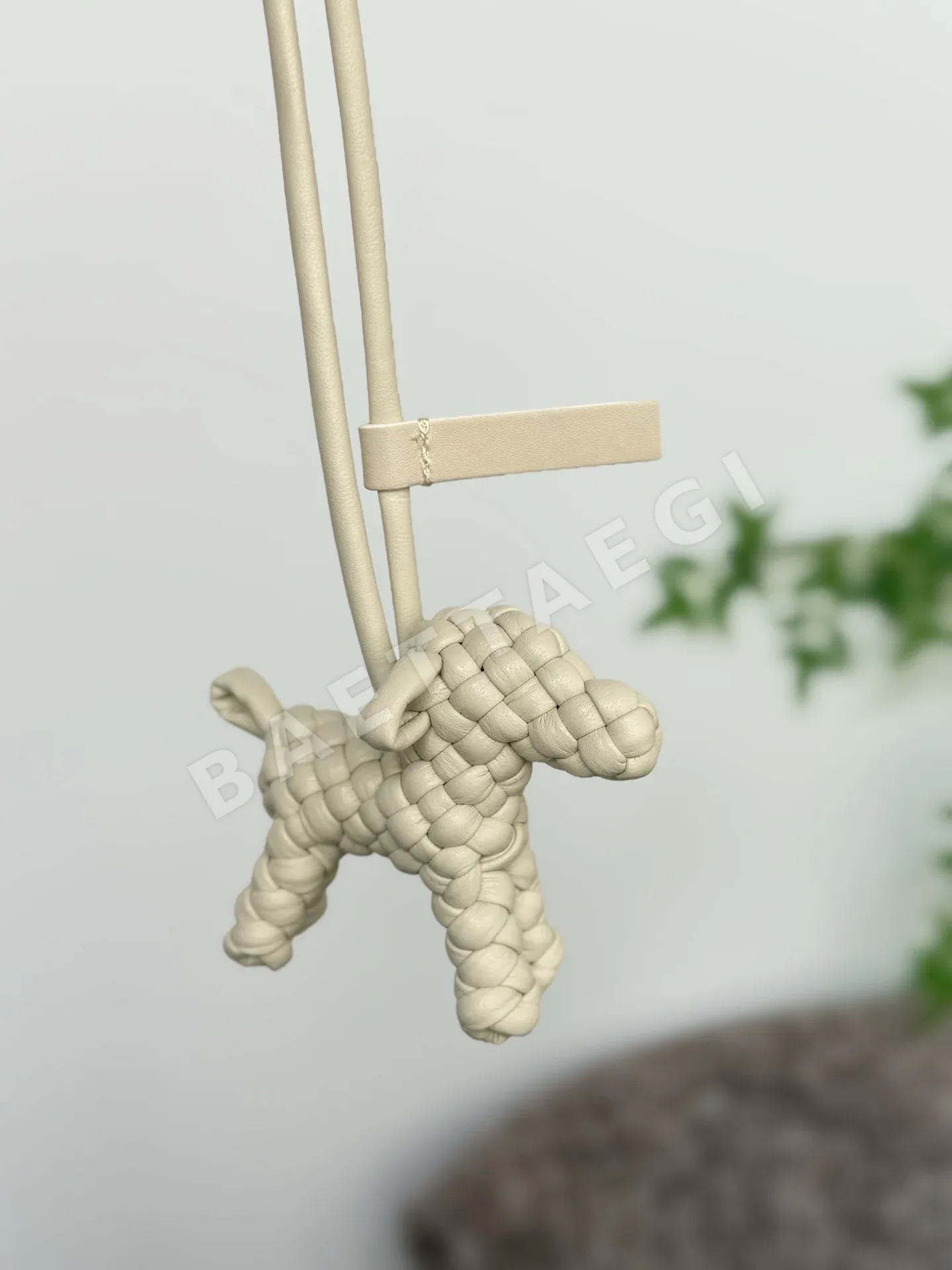 보테가베네타 위빙 램스킨 퍼피 키링 상세 이미지 5