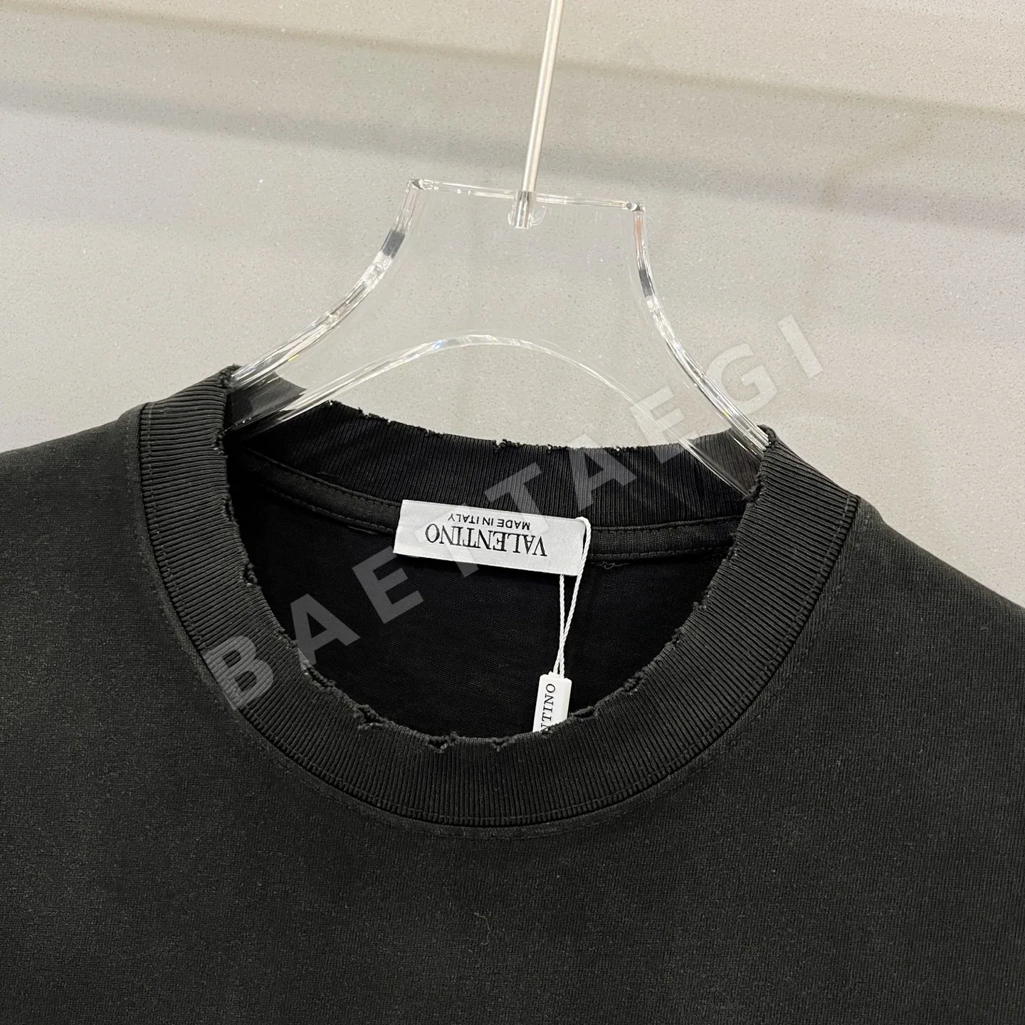 발렌티노 플로킹 로고 워시드 크루넥 반팔 티셔츠 상세 이미지 7