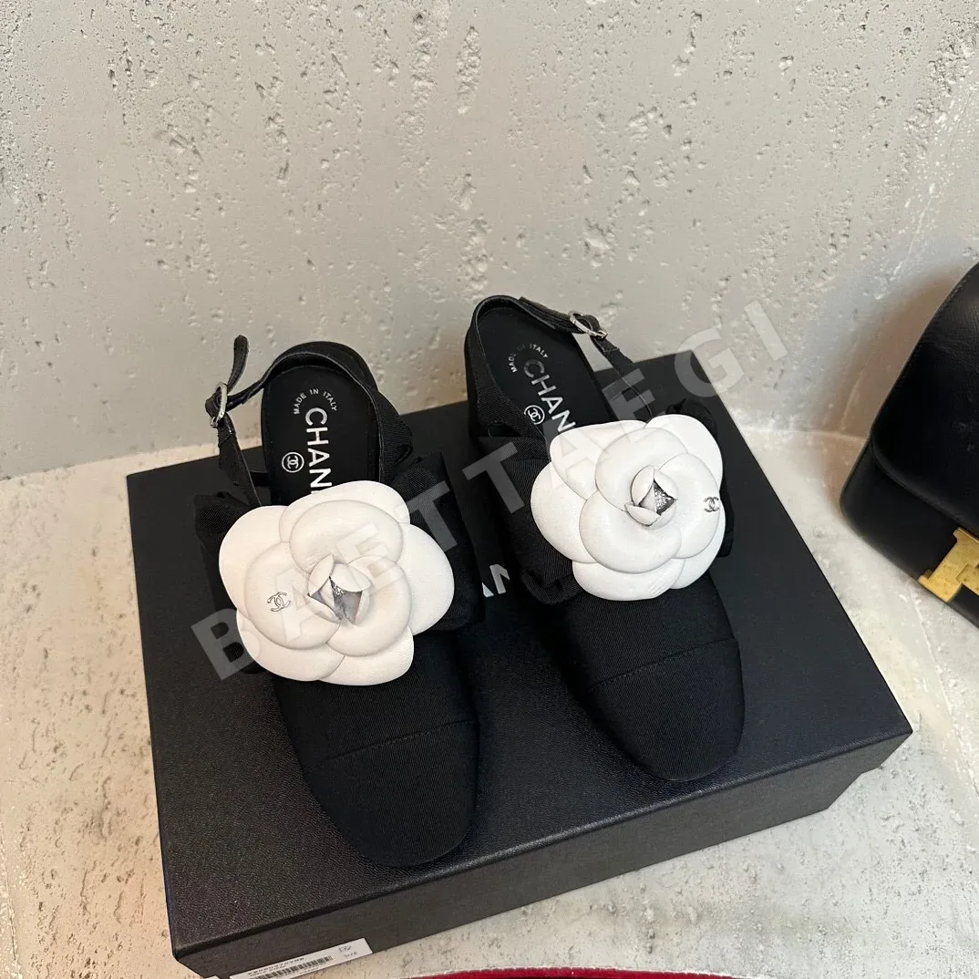 샤넬 까멜리아 플랫 샌들 3569