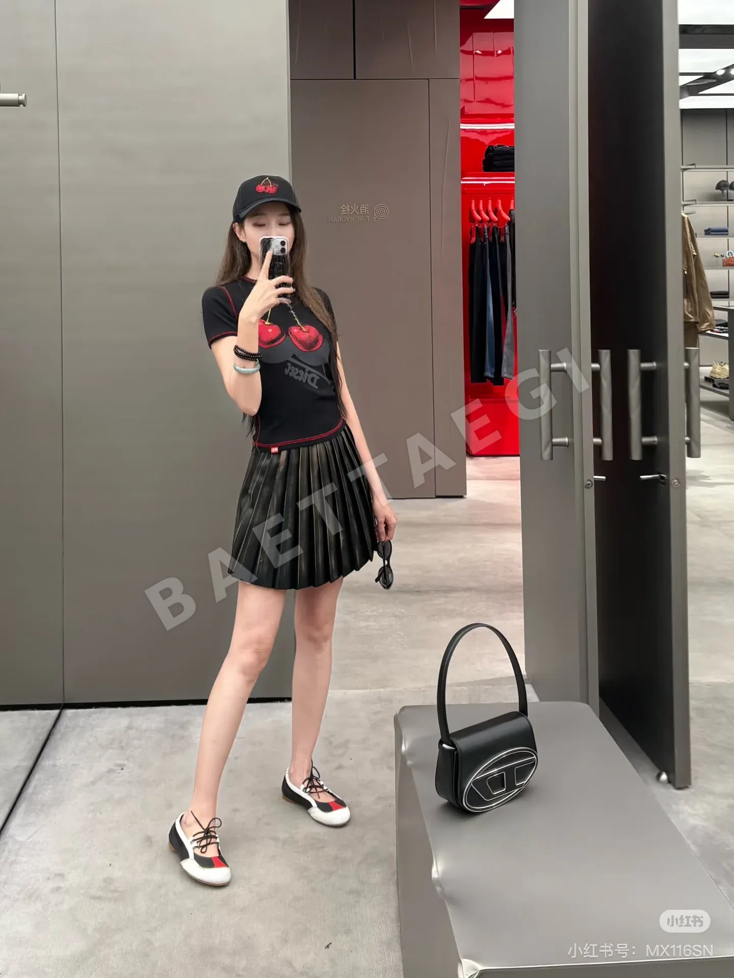 디젤 체리 프린트 여성 반팔 티셔츠 상세 이미지 4