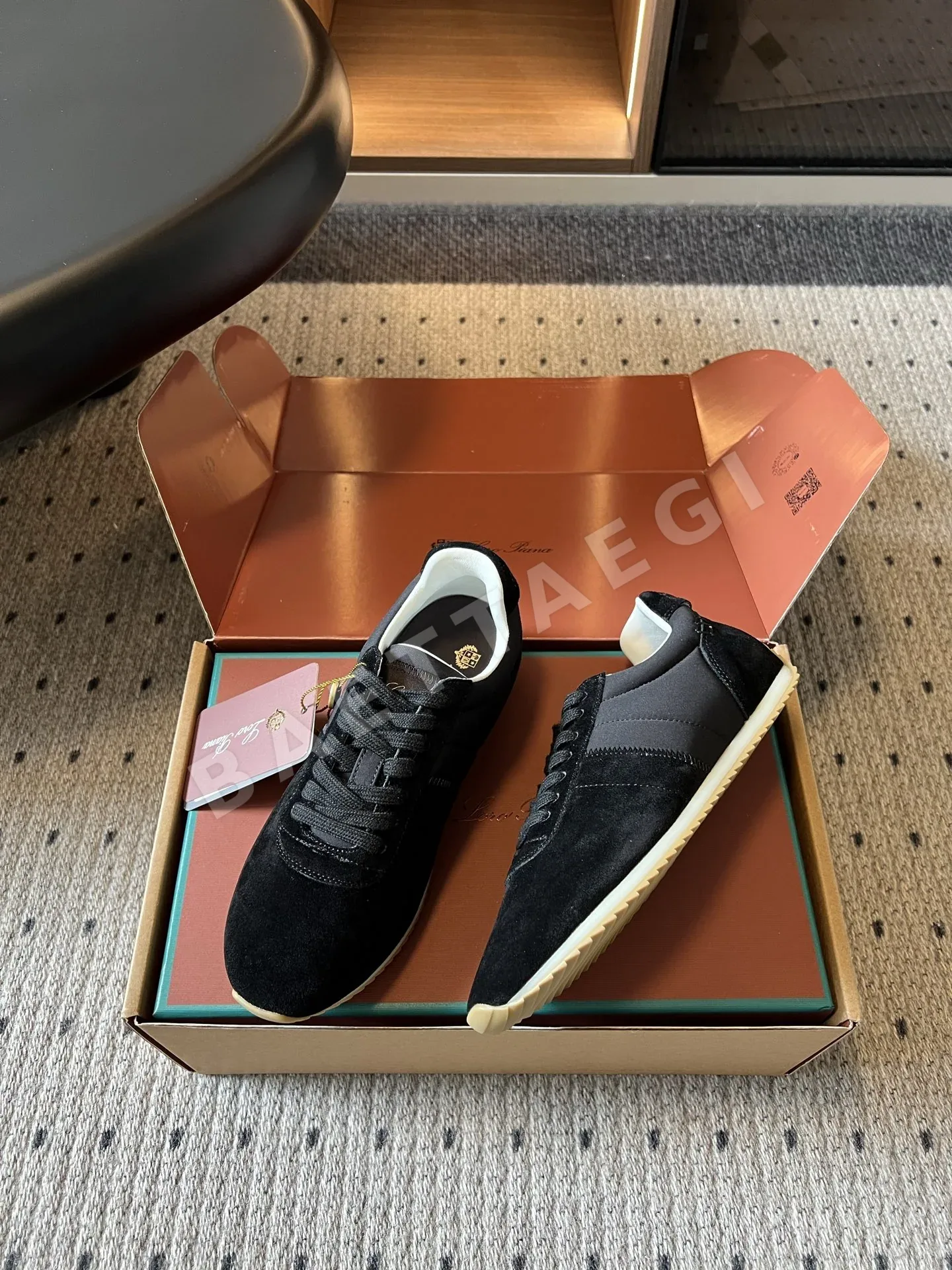 로로피아나 스니커즈 스웨이드 상세 이미지 4