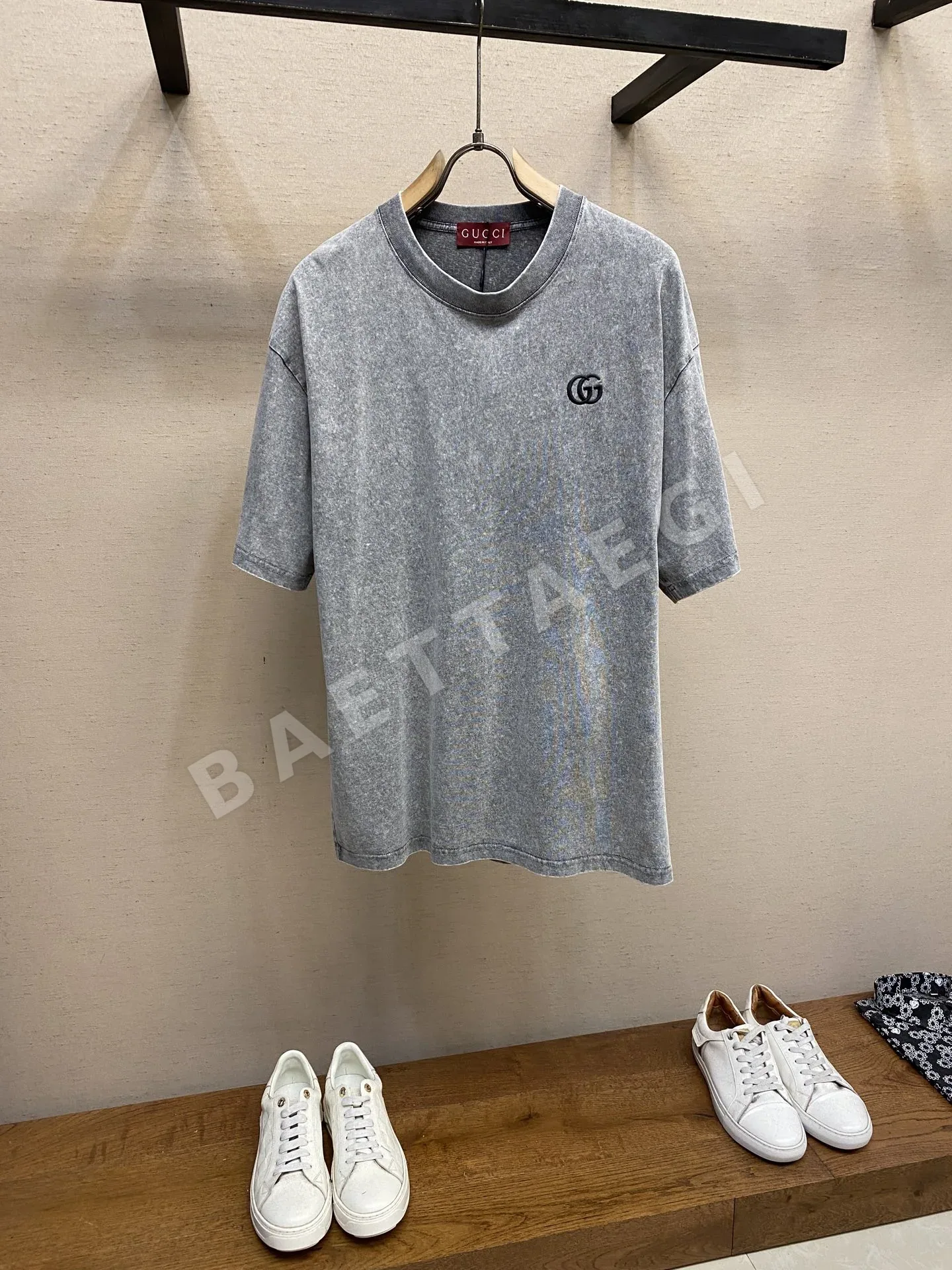 구찌 GG 바틱 더블 G 자수 크루넥 반팔 티셔츠 132373