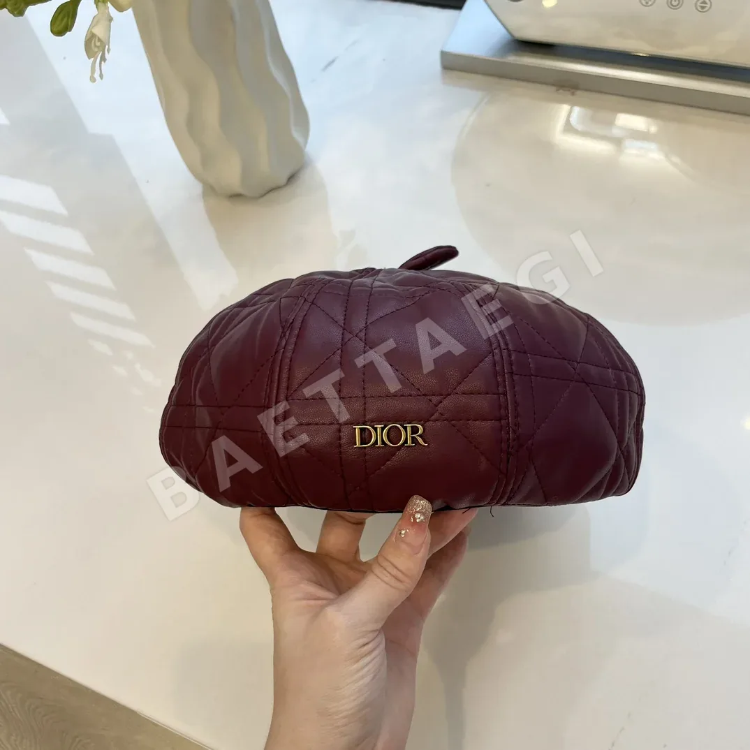디올 가죽 체크 자수 베레모 78603