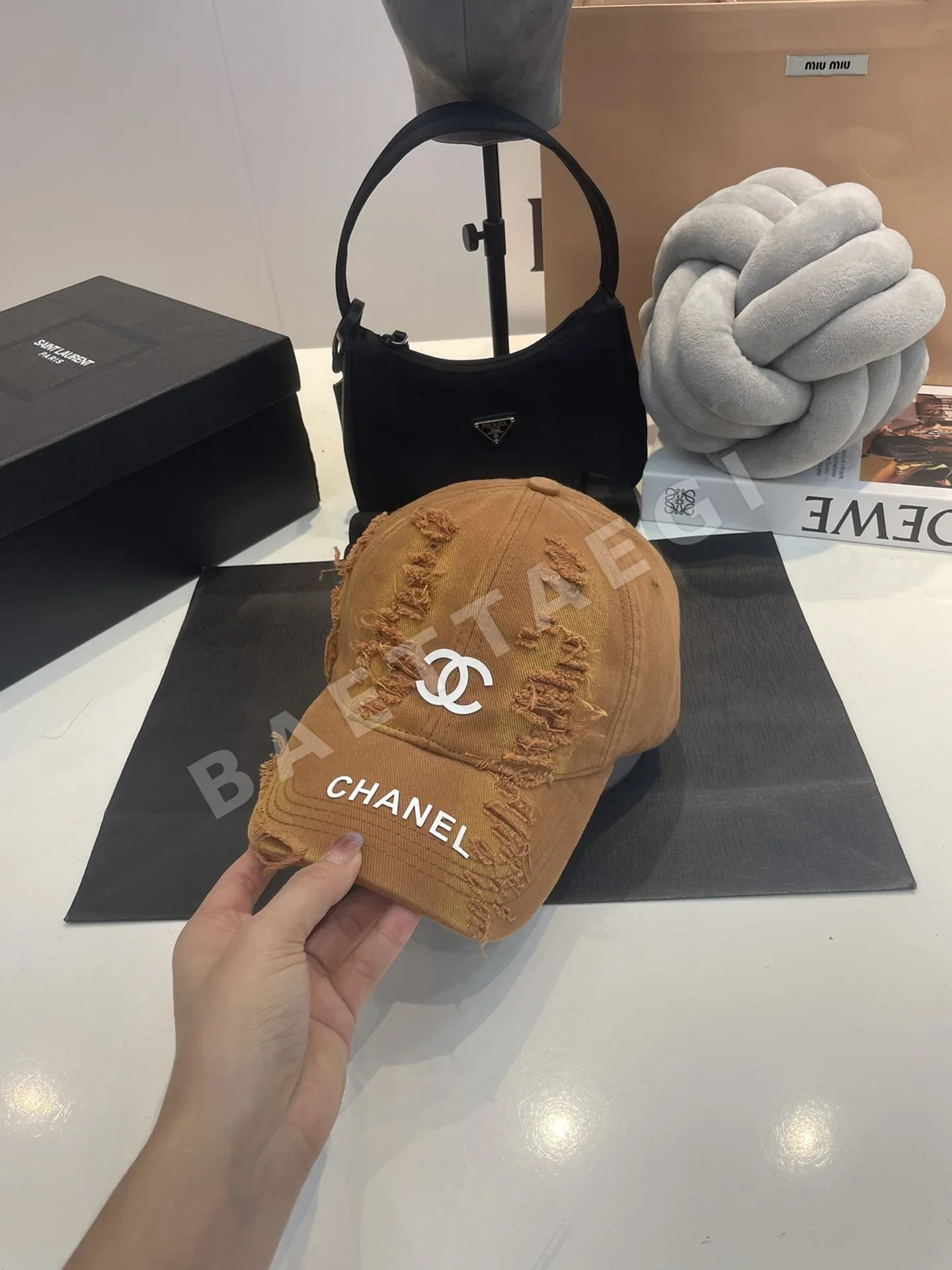 샤넬 찢어진 디자인 야구모자 상세 이미지 3