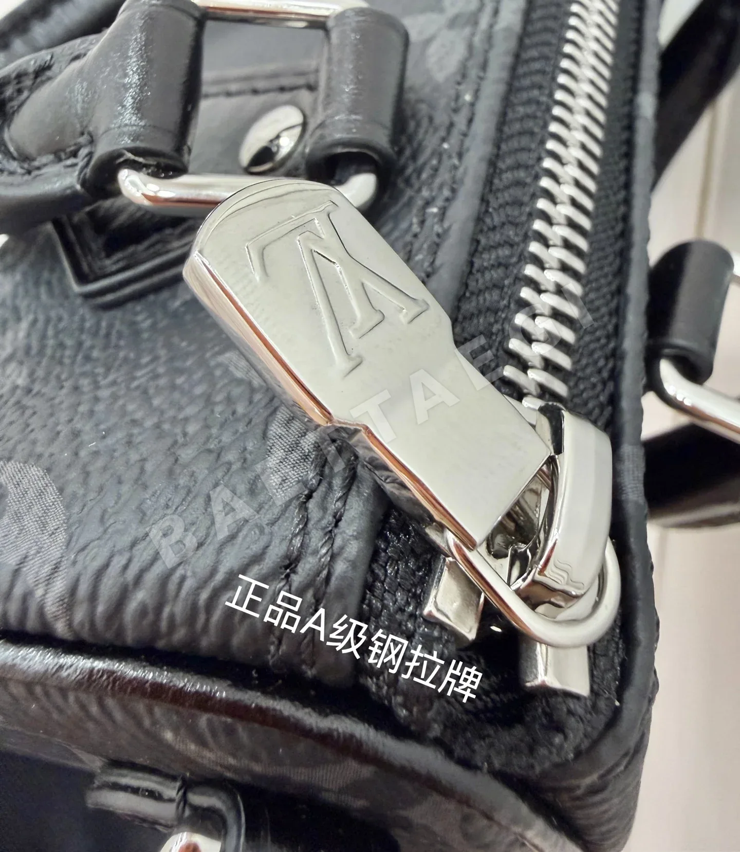 루이비통 M26573 다이아몬드 패턴 가방 상세 이미지 5