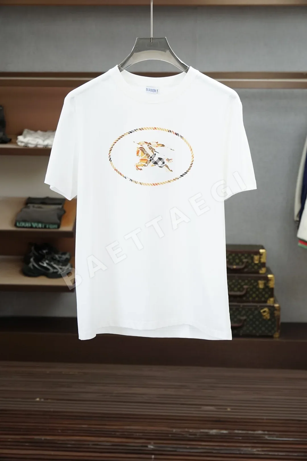 버버리 가슴 프린트 라운드넥 남성 반팔 티셔츠 상세 이미지 2